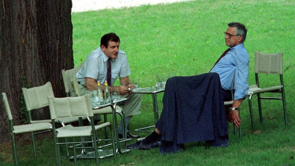 Vladimír Mečiar a Václav Klaus na zahradě vily Tugendhat