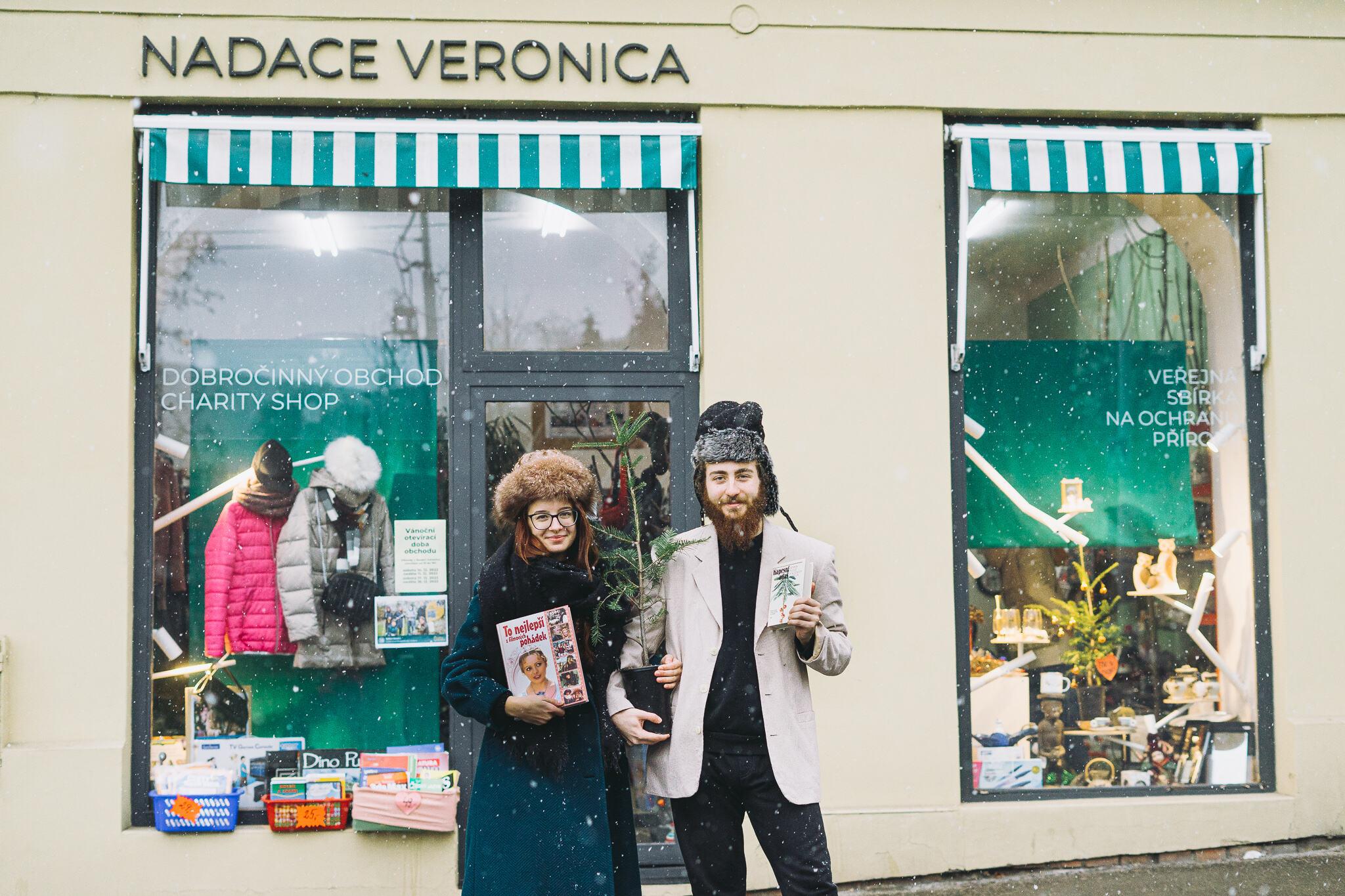 Jedličky v květináči zakoupíte v obchodem Nadace Veronica, na jaře probíhá společná výsadba