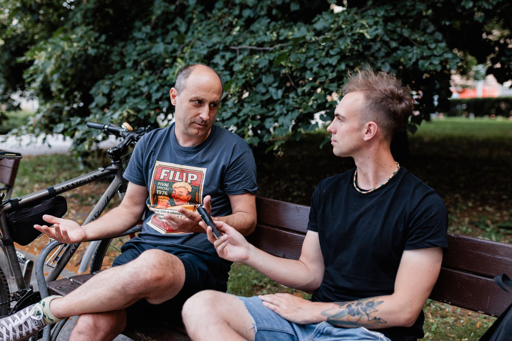 Při rozhovoru s Filipem Vránou.