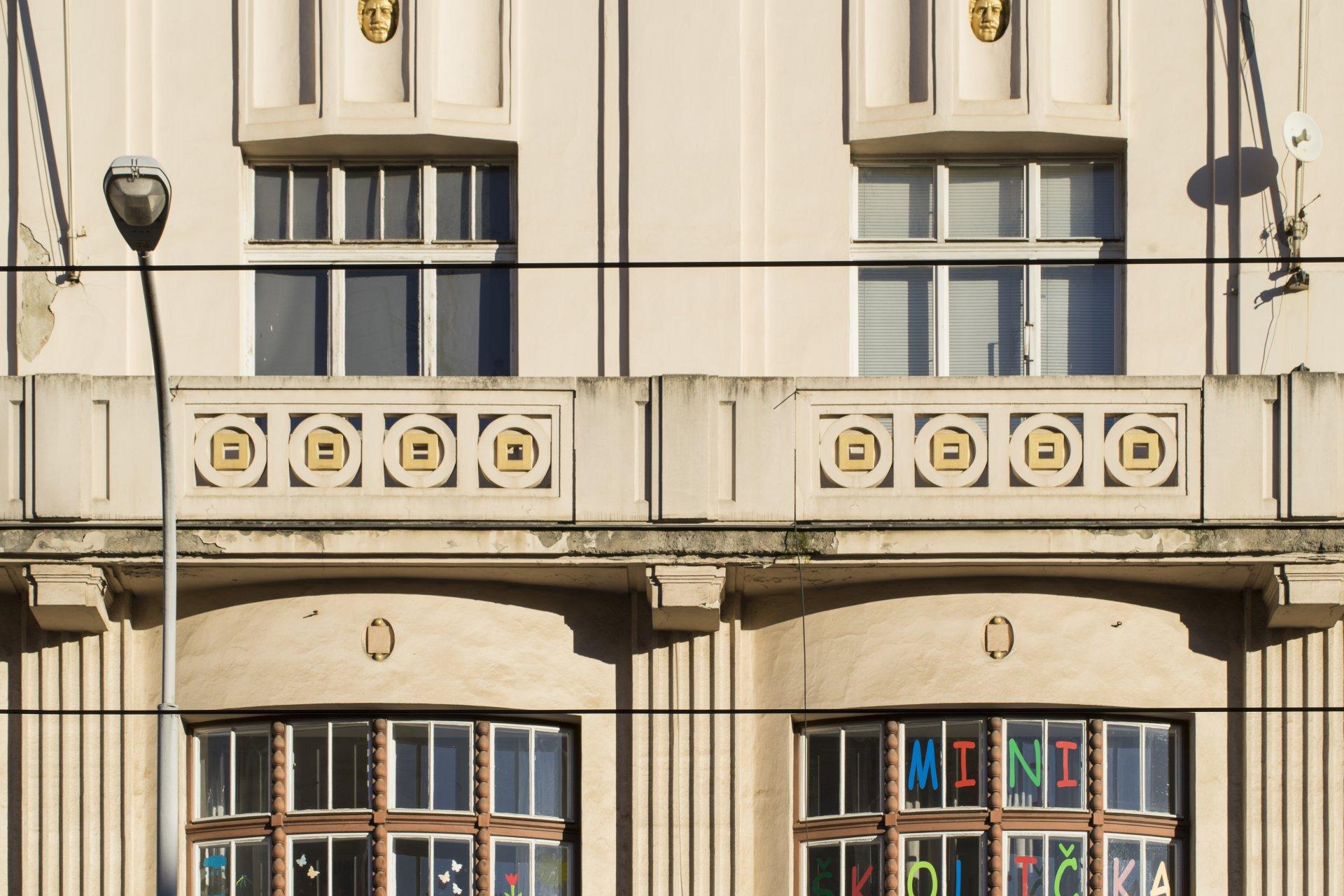 Dům bývalého kina Universum (dnes činoherní scéna MdB)