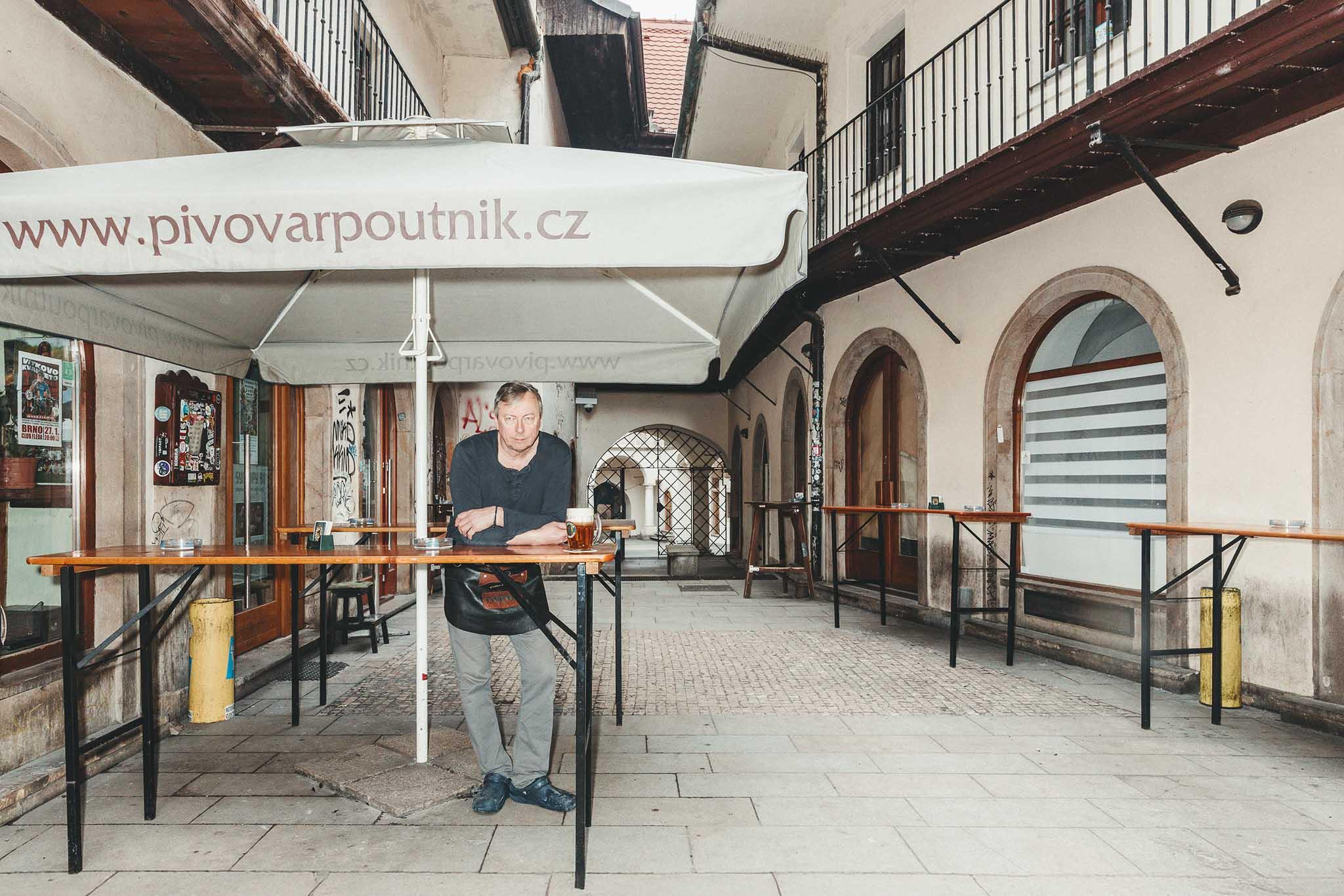 Pasáž, kde sídlí mimo jiné hospoda U Poutníka