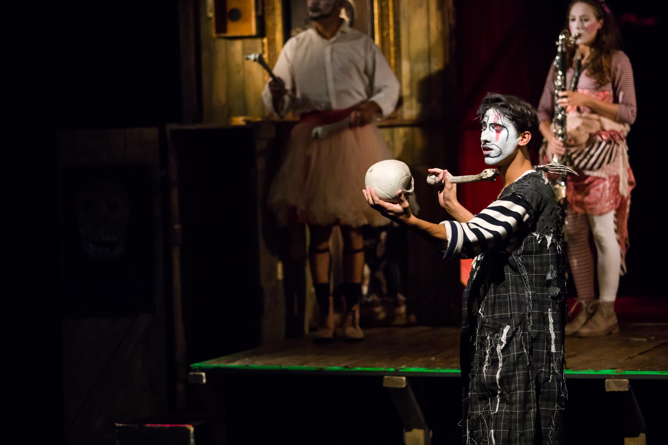 Inscenace Hamlet on the Road