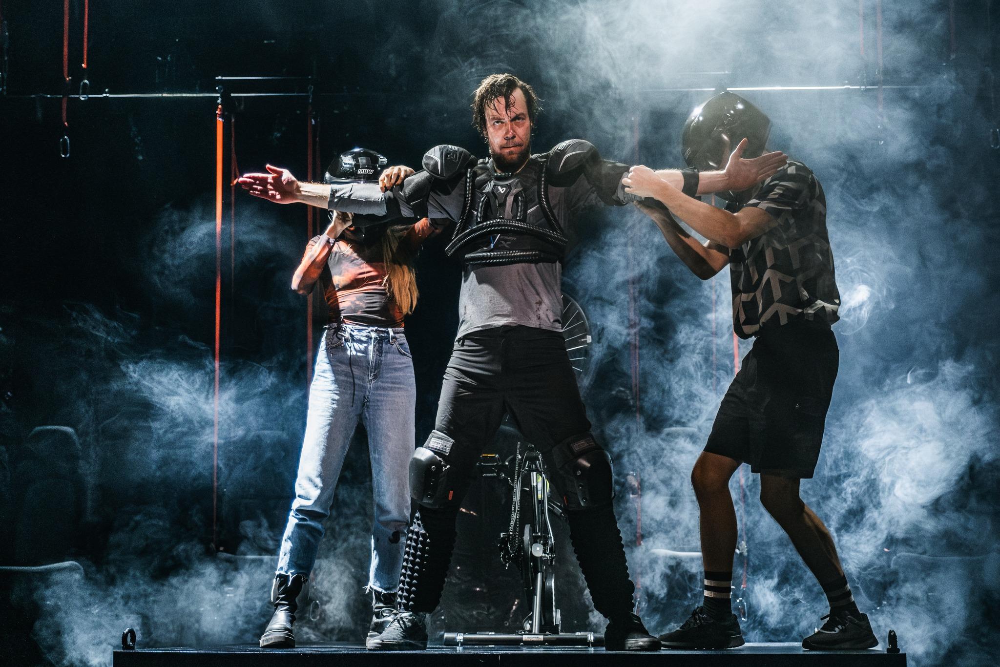 Boj motoristů a cyklistů