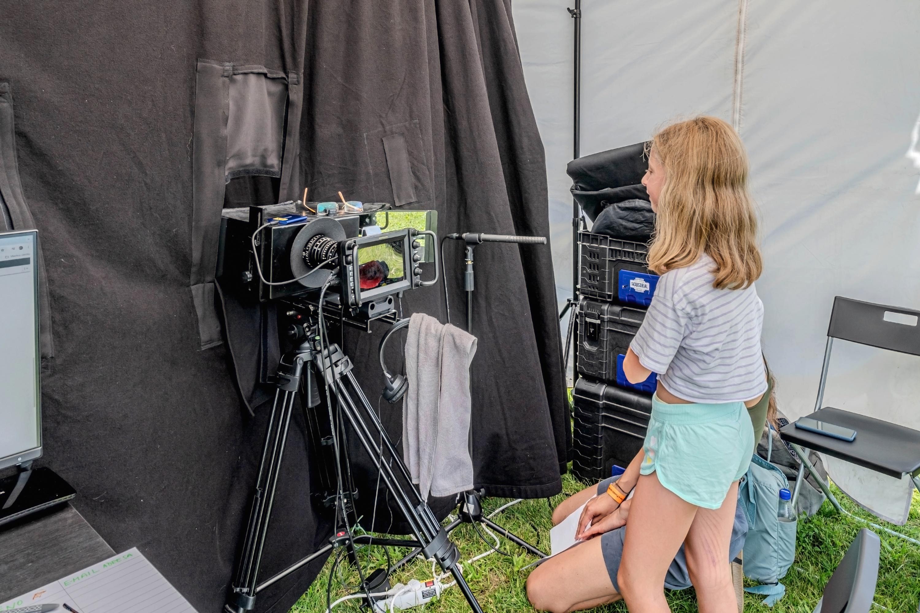 Den s Pamětí národa 2025 - zažijte den plný příběhů, historie, současnosti a hudby!