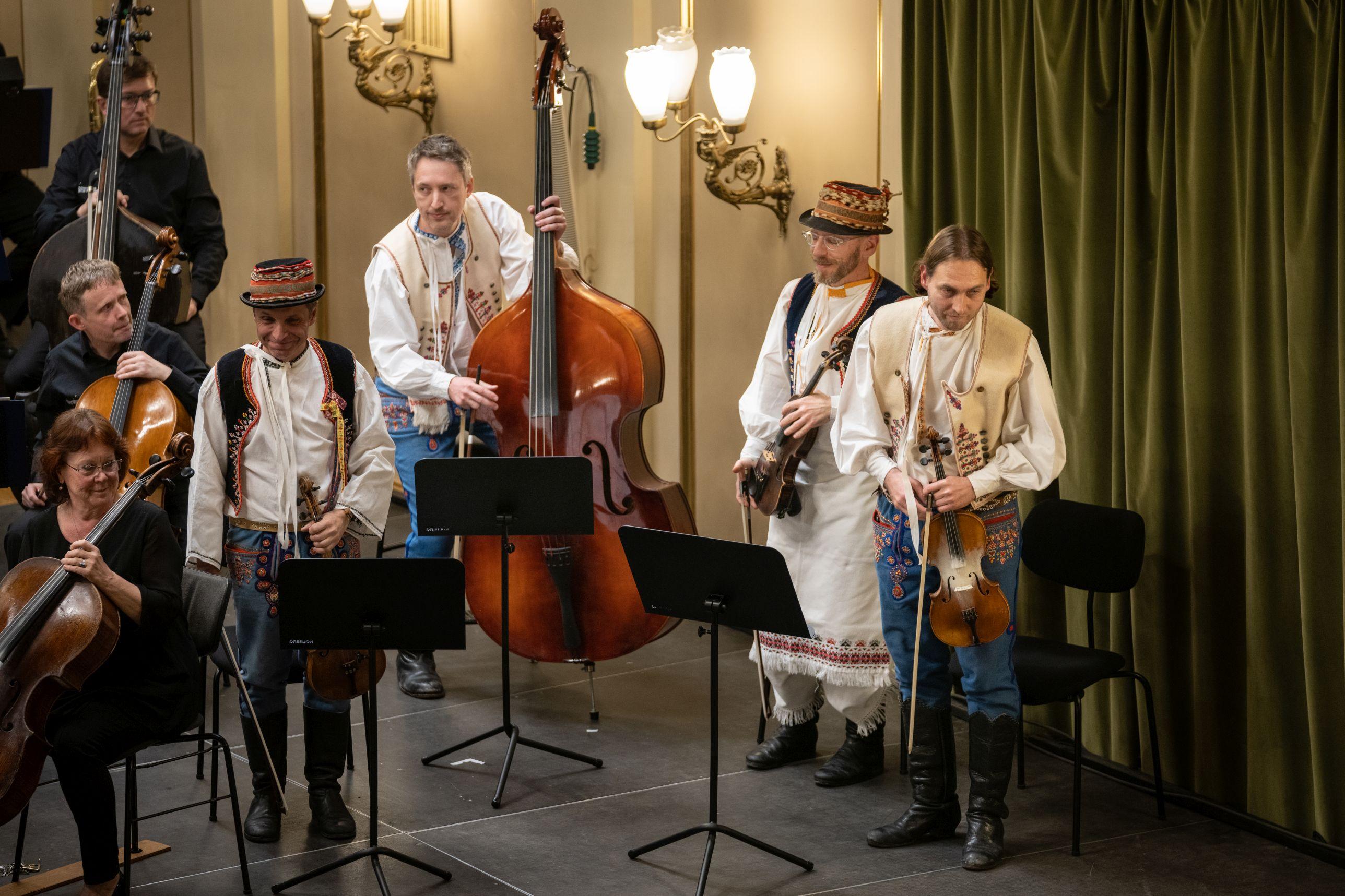 Festival uzavře 24. srpna pořádající Filharmonie Brno spolu s Horňáckou muzikou Petra Mičky.