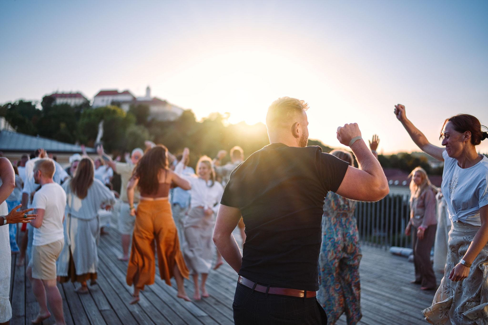 Tanec je něco v nás hluboce zakořeněného, přirozeného, my si na to jen potřebujeme občas rozpomenout. 