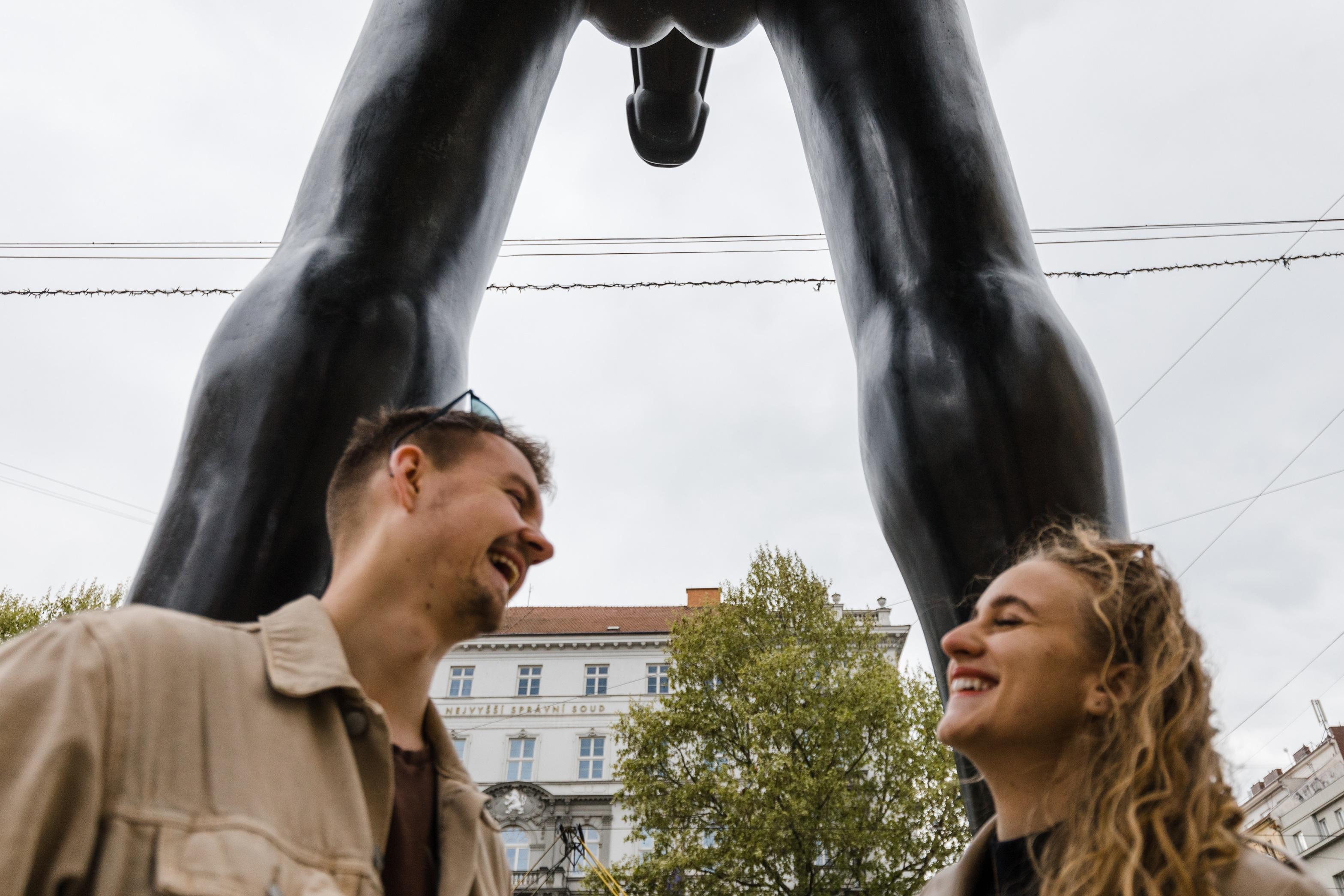 Podhled na sochu Jošta