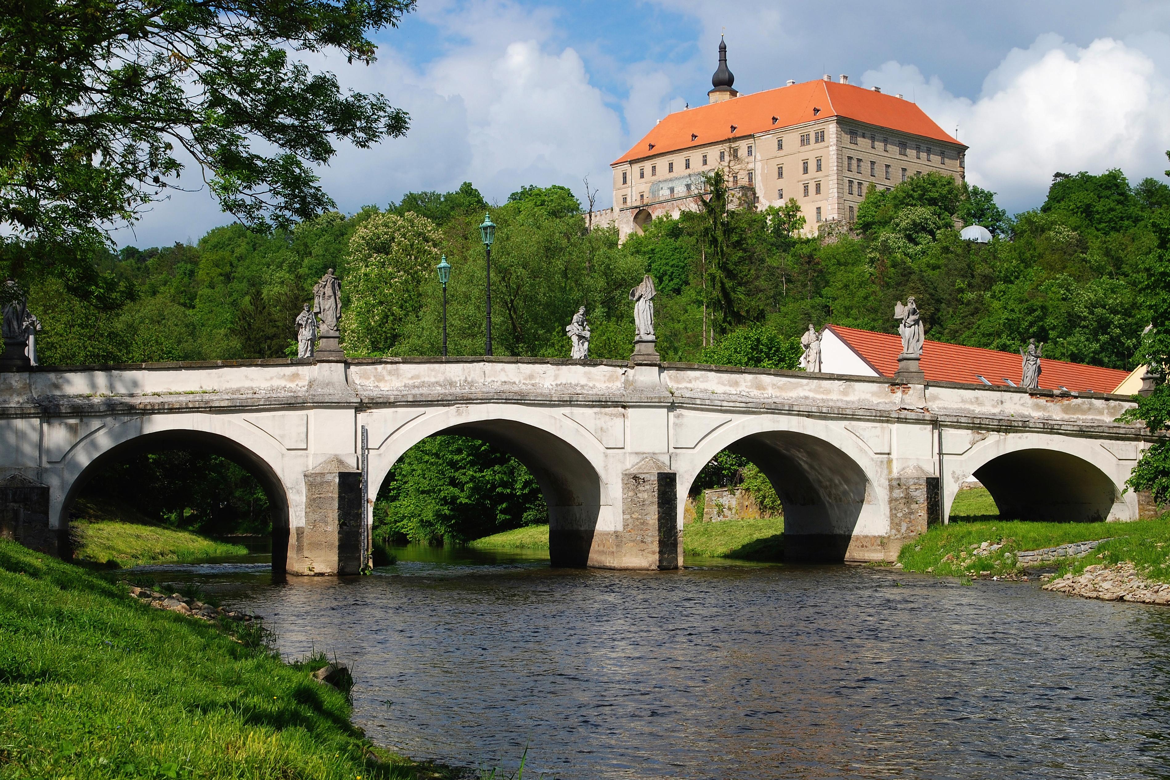 Druhá část výstavy se uskuteční v Arkádové chodbě zámku v Náměšti nad Oslavou