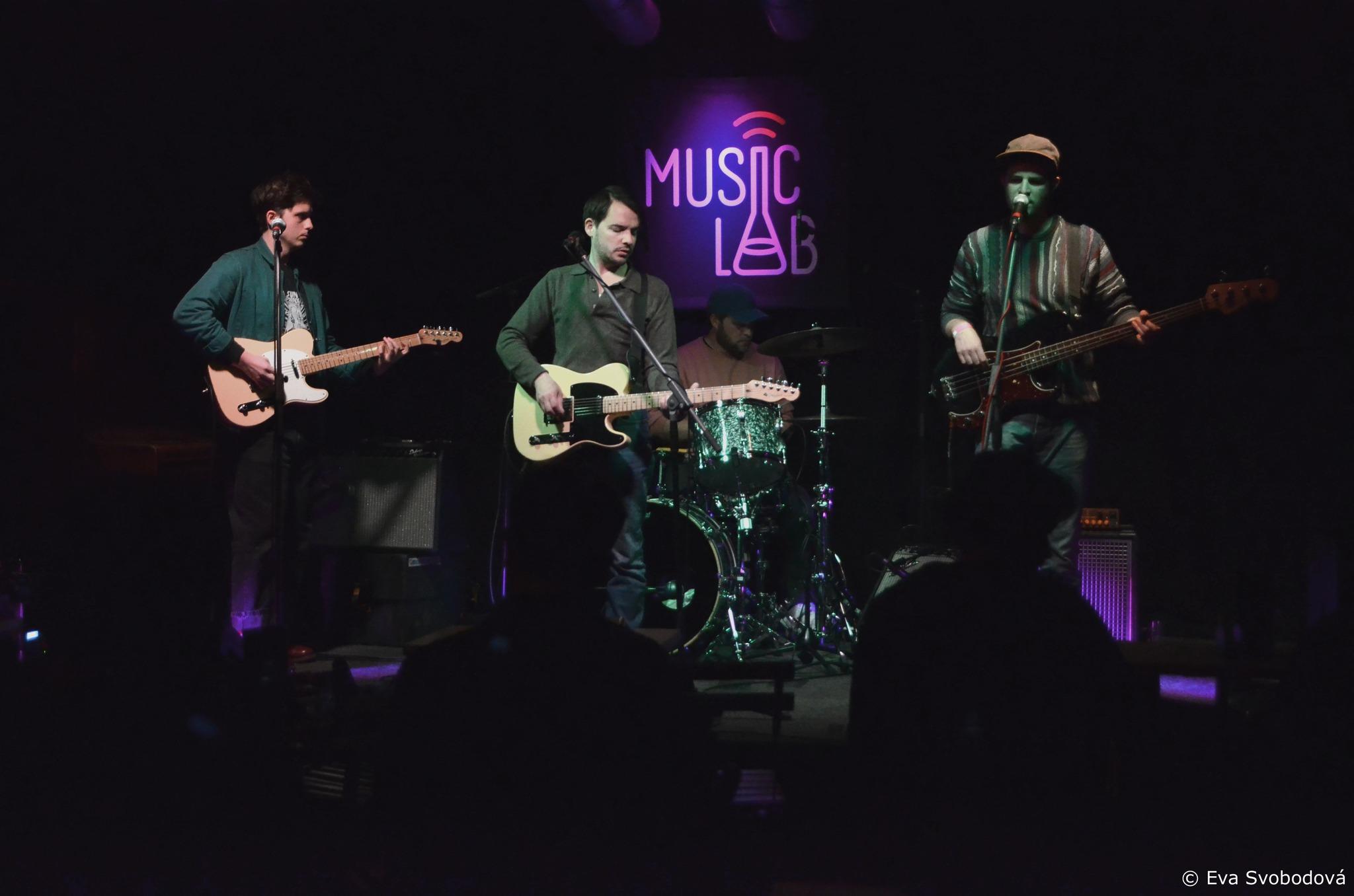  Přijít může kdokoliv, a to s nástrojem i bez.