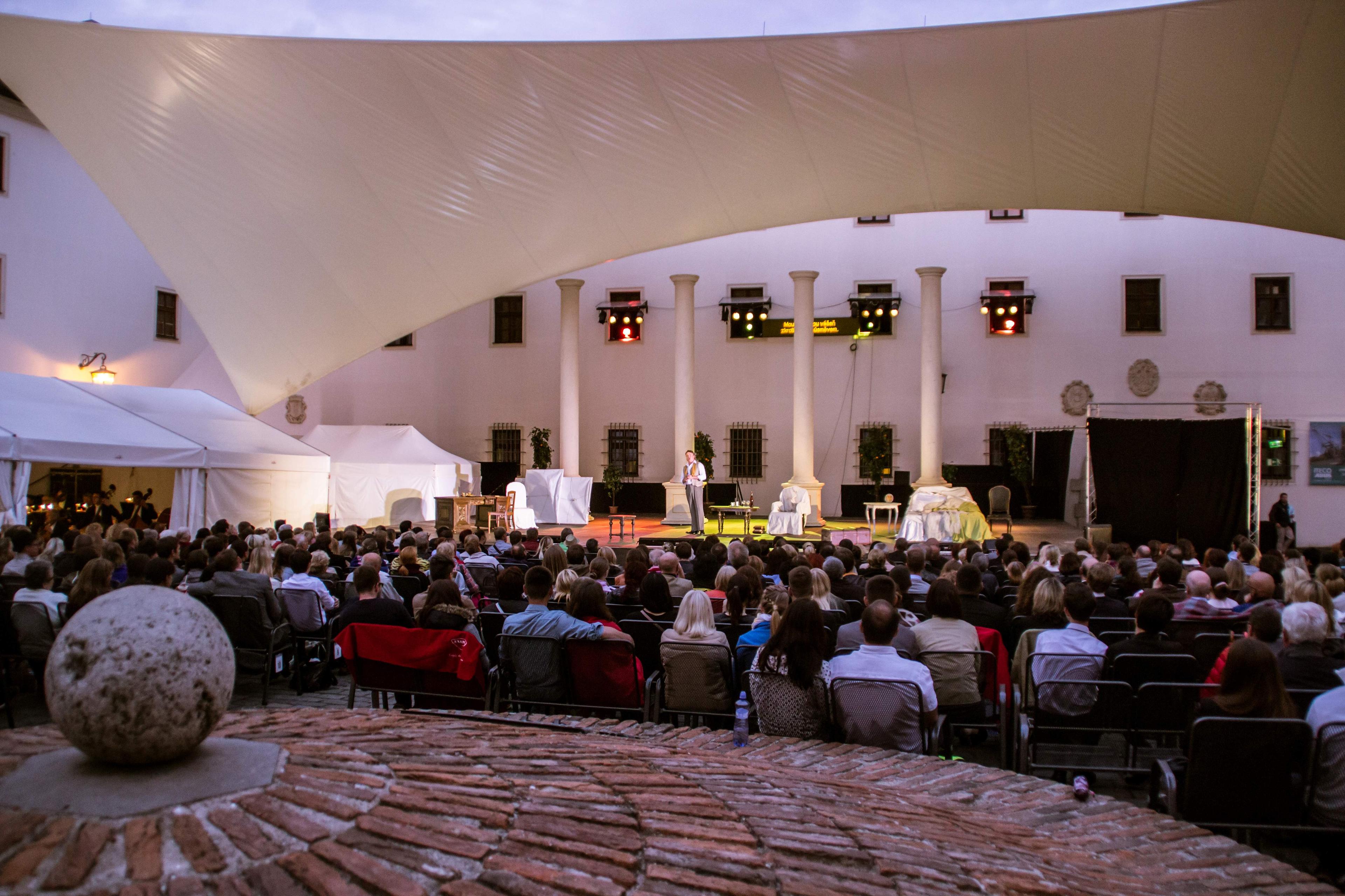 Léto s operou na nádvoří hradu Špilberk