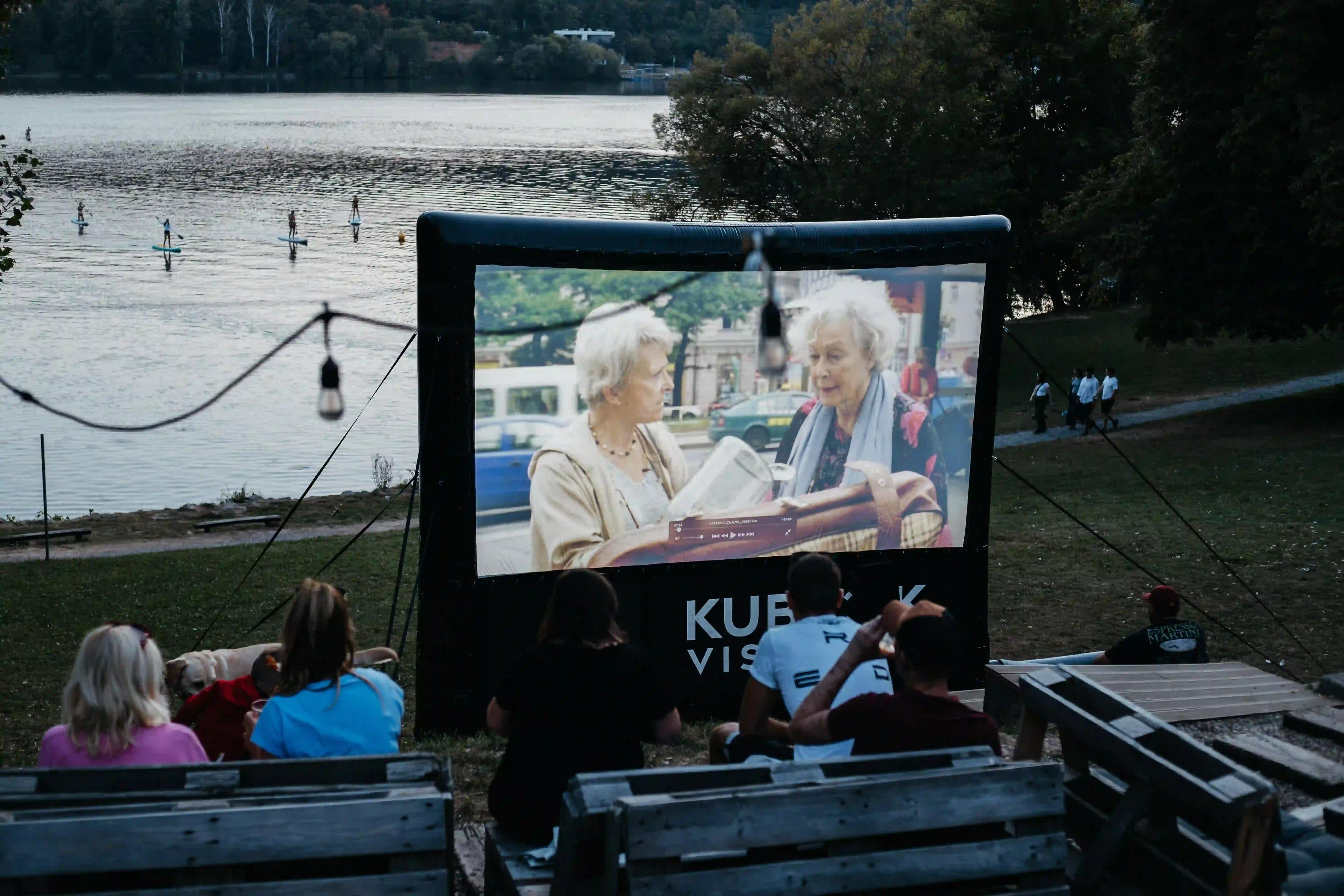 Letní kino v Beach baru Hříbek na Prýglu