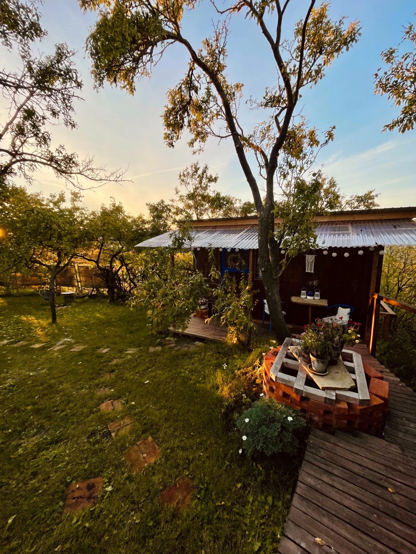 Glamping v srdci Modrých hor: Zažijte dokonalý reset v Domečku na Polámané
