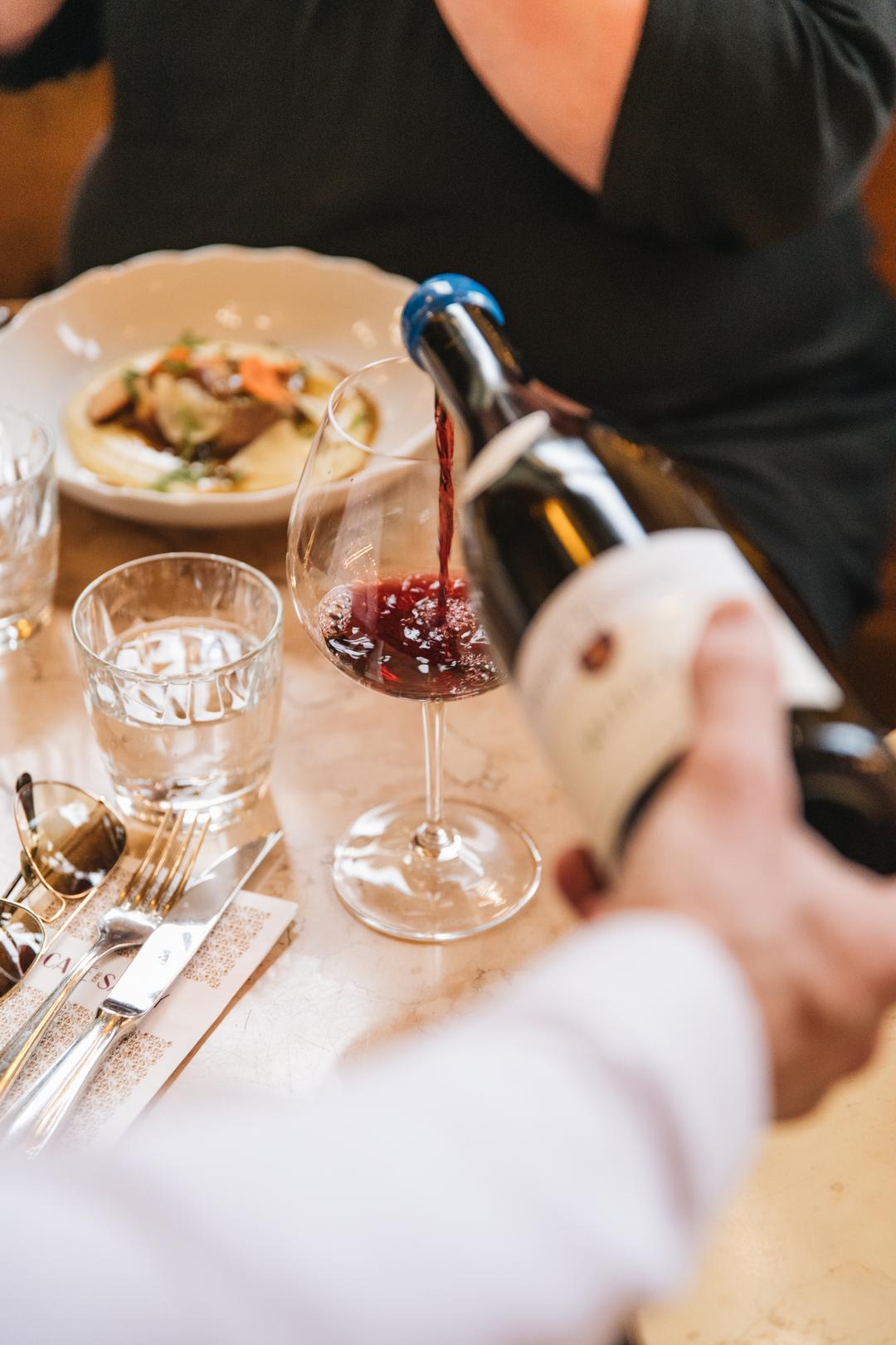 Drůbeží kulinář v Café Savoy, hlavní chod s vinným párováním