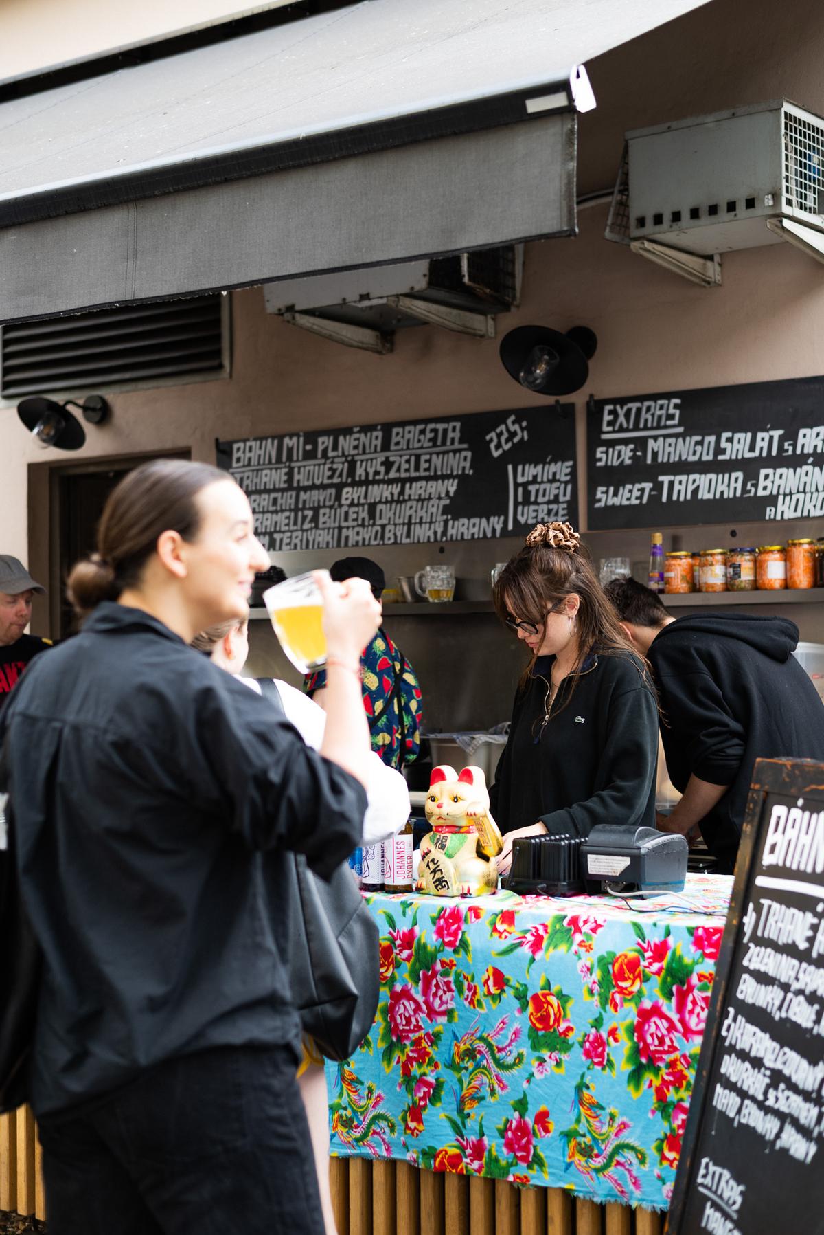 Nhà hai hành na dvorku Bufetu