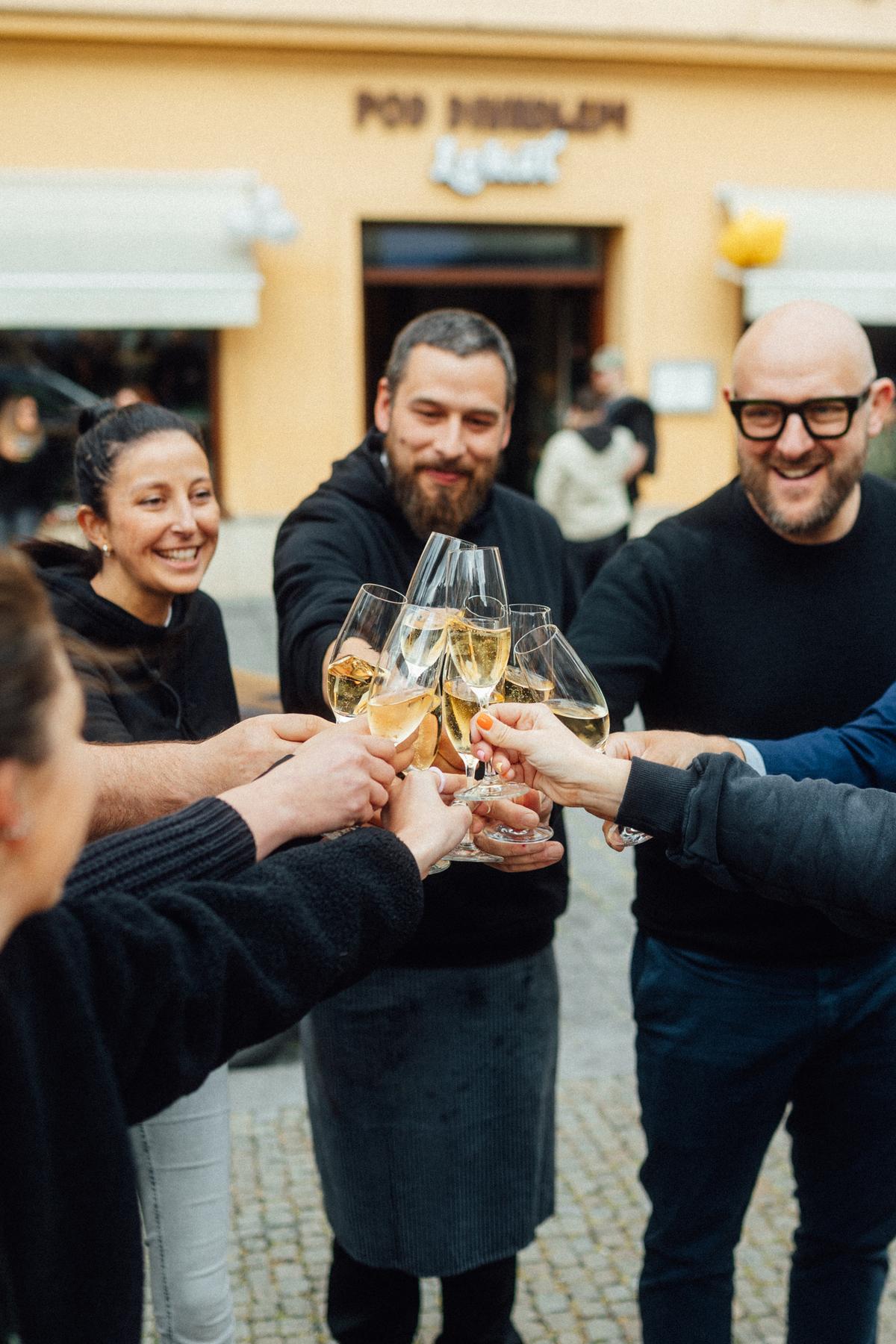 Narozeniny Lokálu Pod Divadlem 2025, přípitek