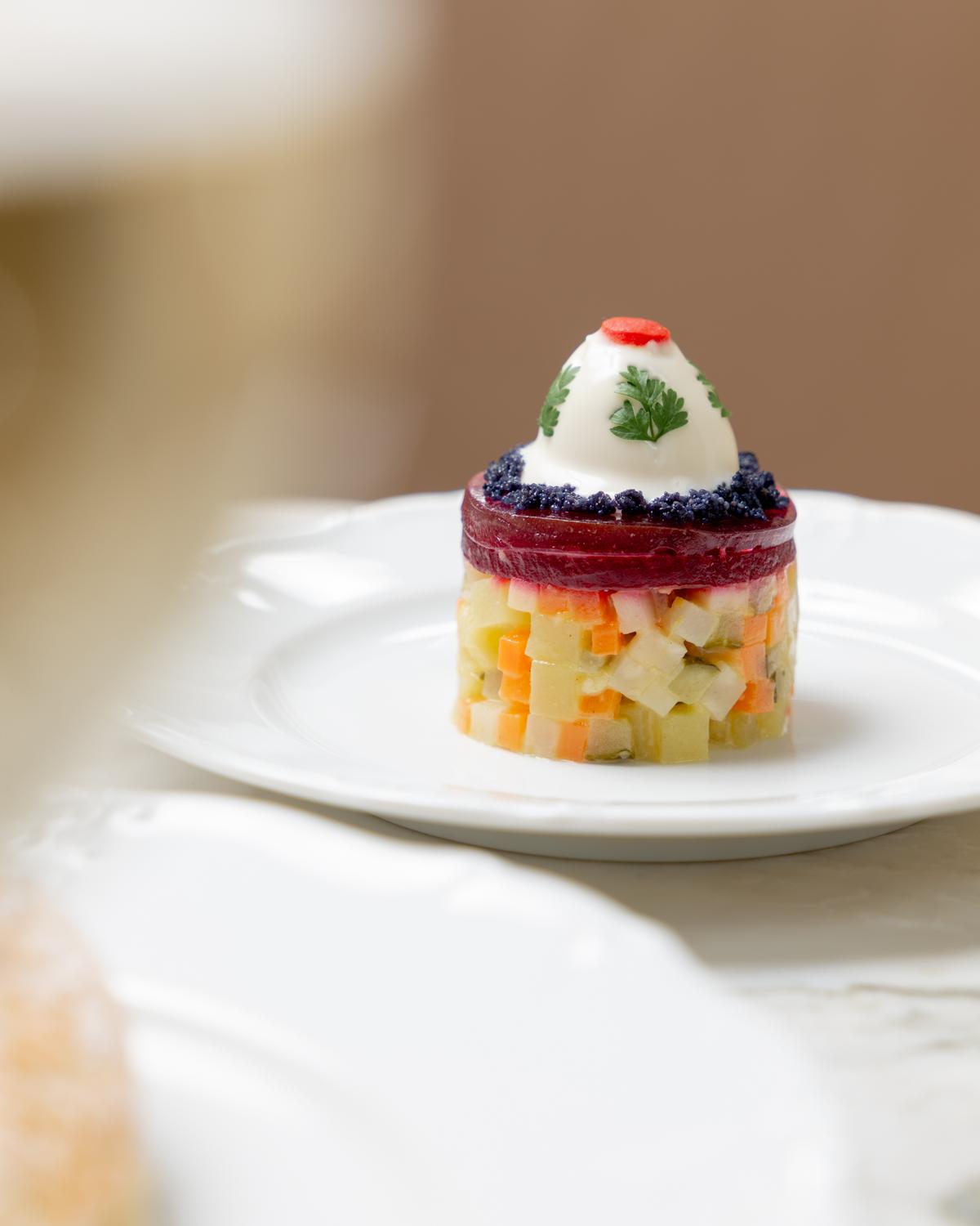 Ruské vejce s bramborovým salátem a kaviárem u Myšáka