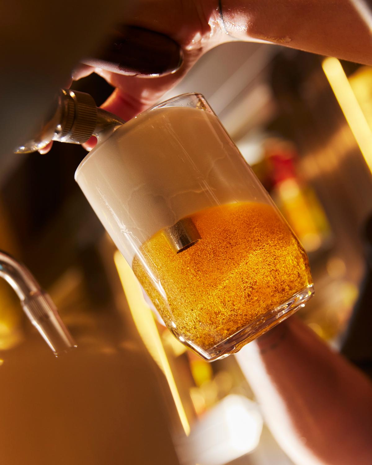 Čepování amerického piva v Pultu