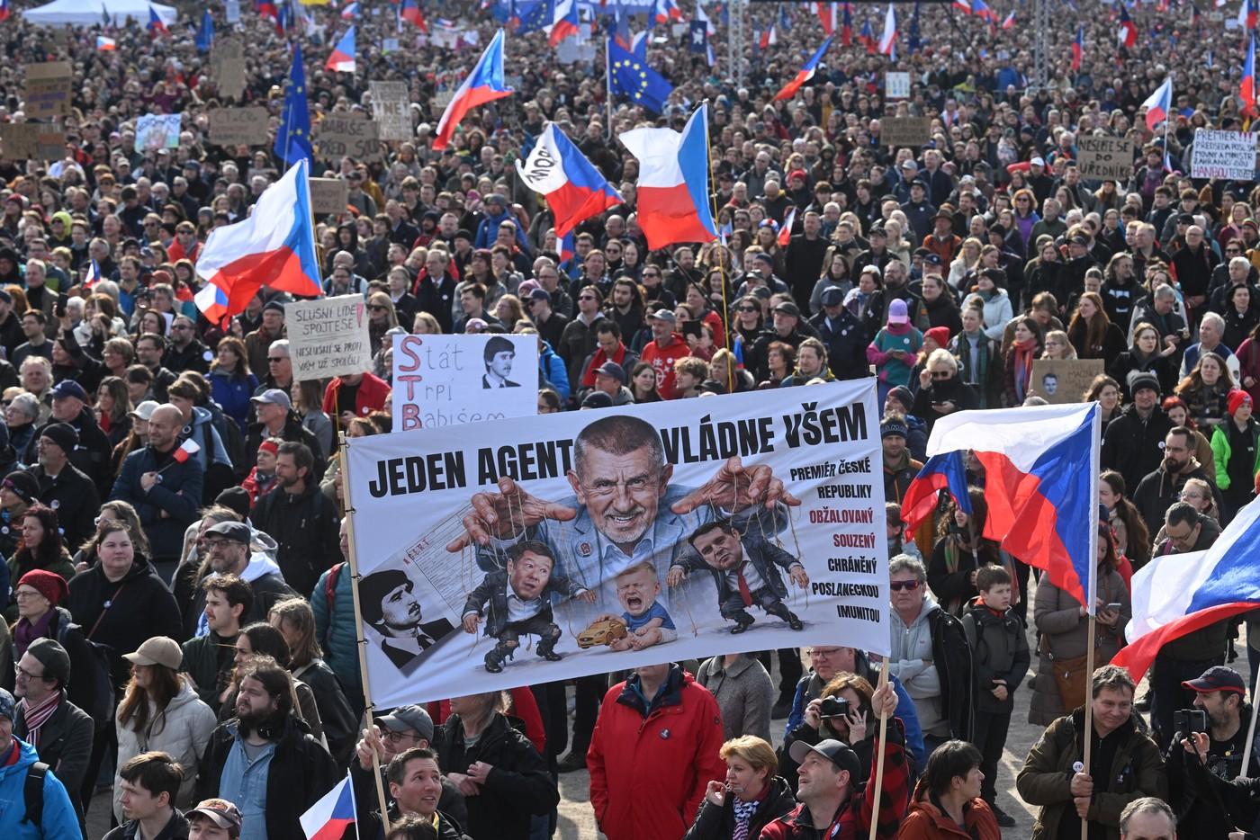 Shromáždění Nenecháme si ukrást budoucnost, které pořádá spolek Milion chvilek.