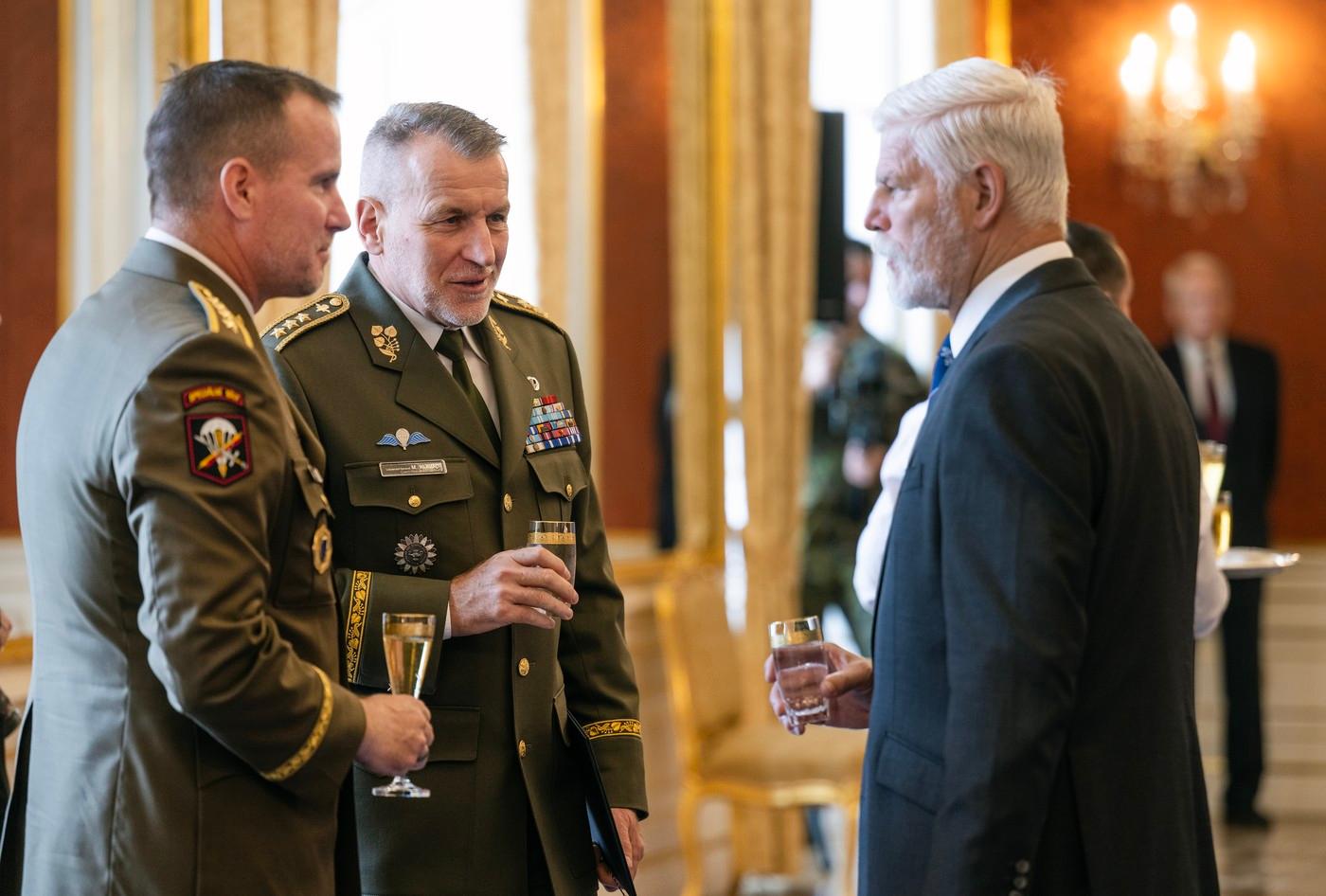 Prezident Petr Pavel jmenuje nového náčelníka generálního štábu Miroslava Hlaváče 