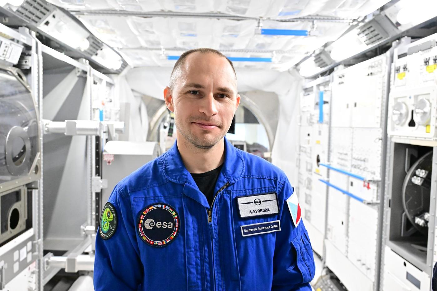 Armádní pilot a člen záložního týmu astronautů Aleš Svoboda v Evropském středisku pro výzkum a technologie vesmíru (ESTEC)