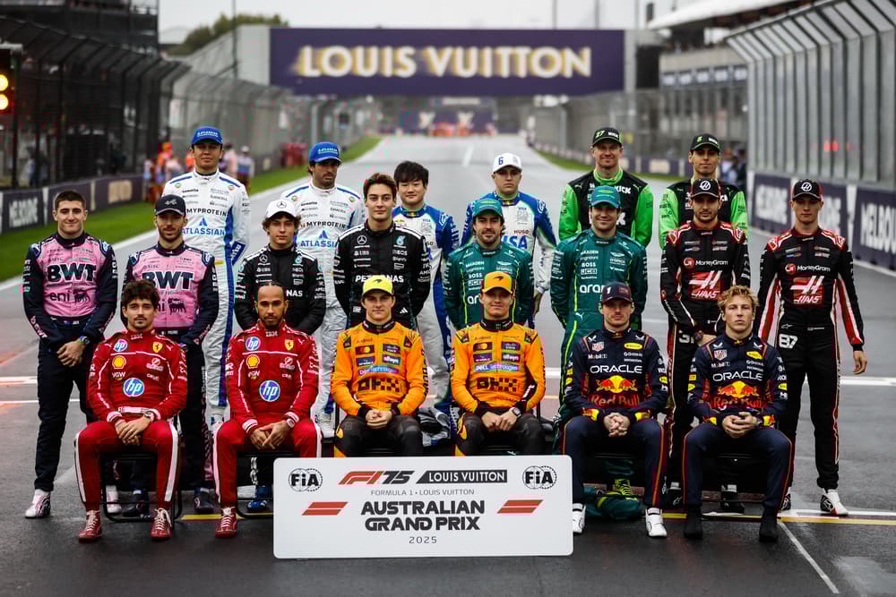 fotografie jezdců F1 na mřížce před Velkou cenou Austrálie 2025 v Albert Parku v Melbourne