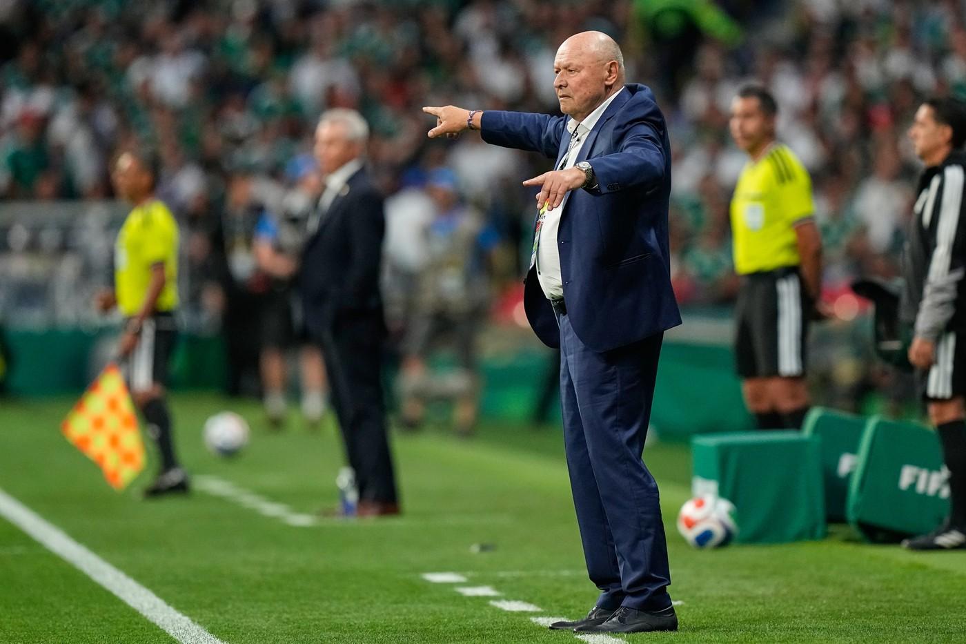 Trenér české reprezentace Miroslav Koubek během fotbalového zápasu skupiny A mistrovství světa mezi Českem a Mexikem