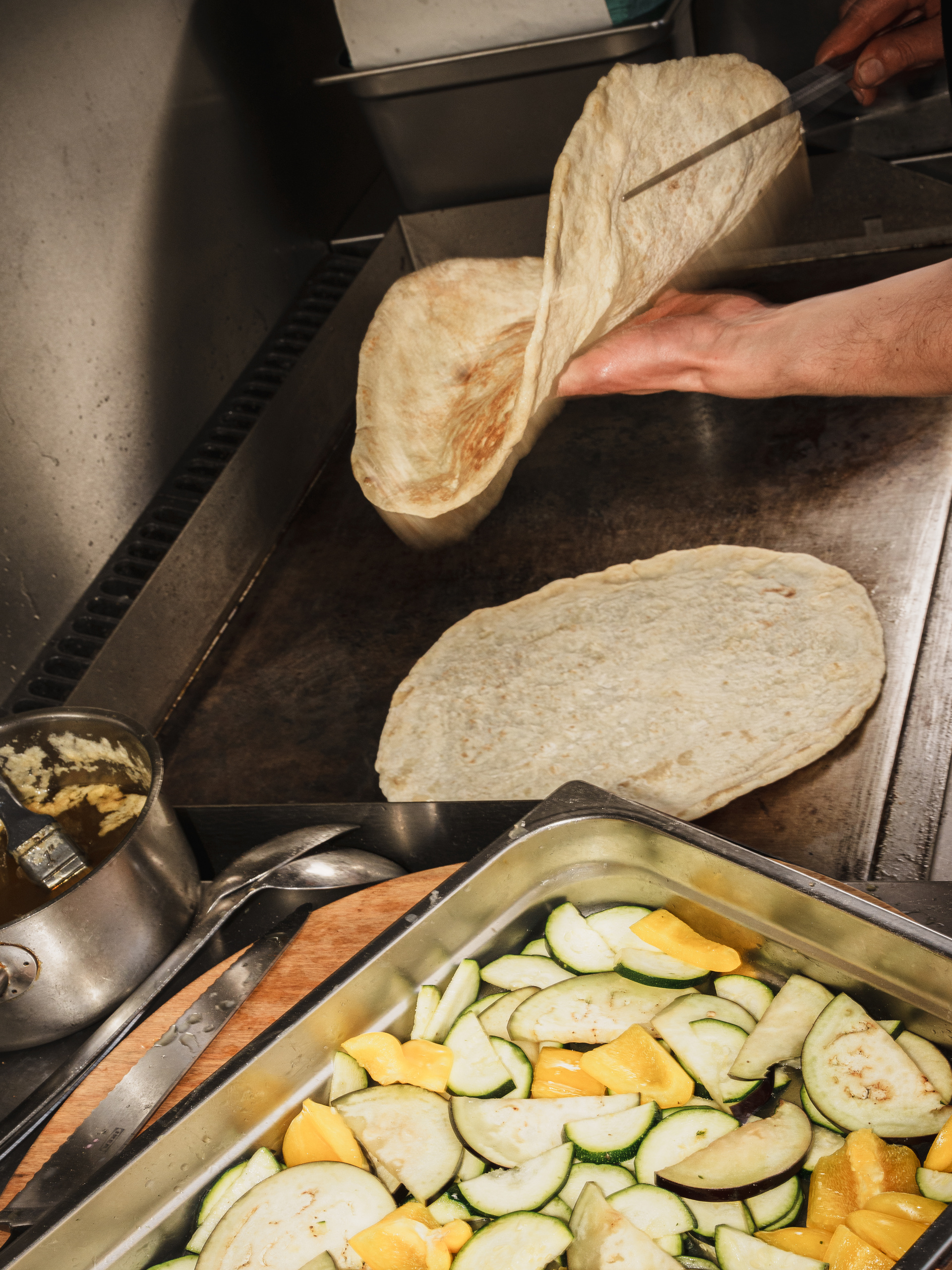 Příprava kebabu v Bufetu