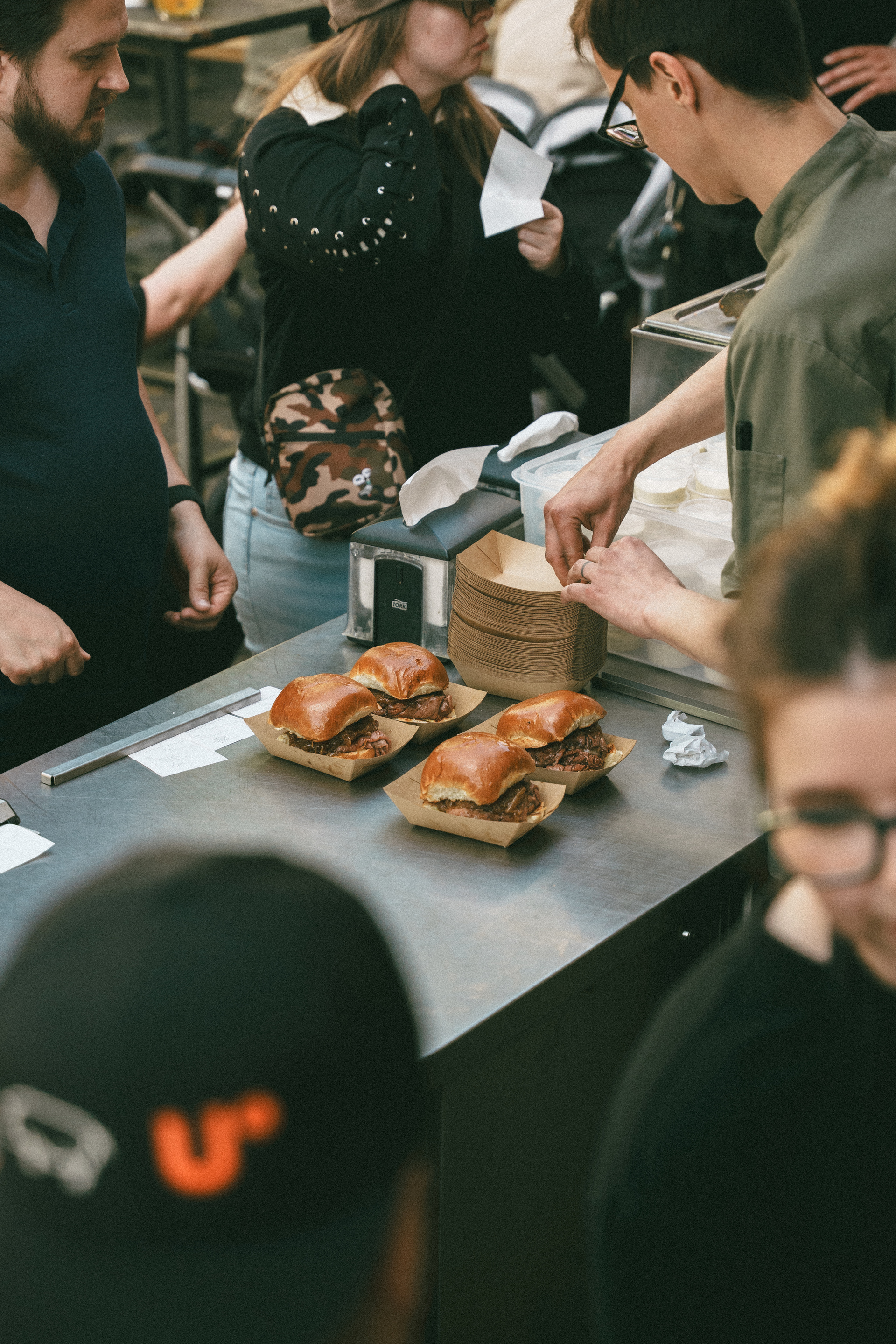 Příprava burgerů Bufet x Bucheck