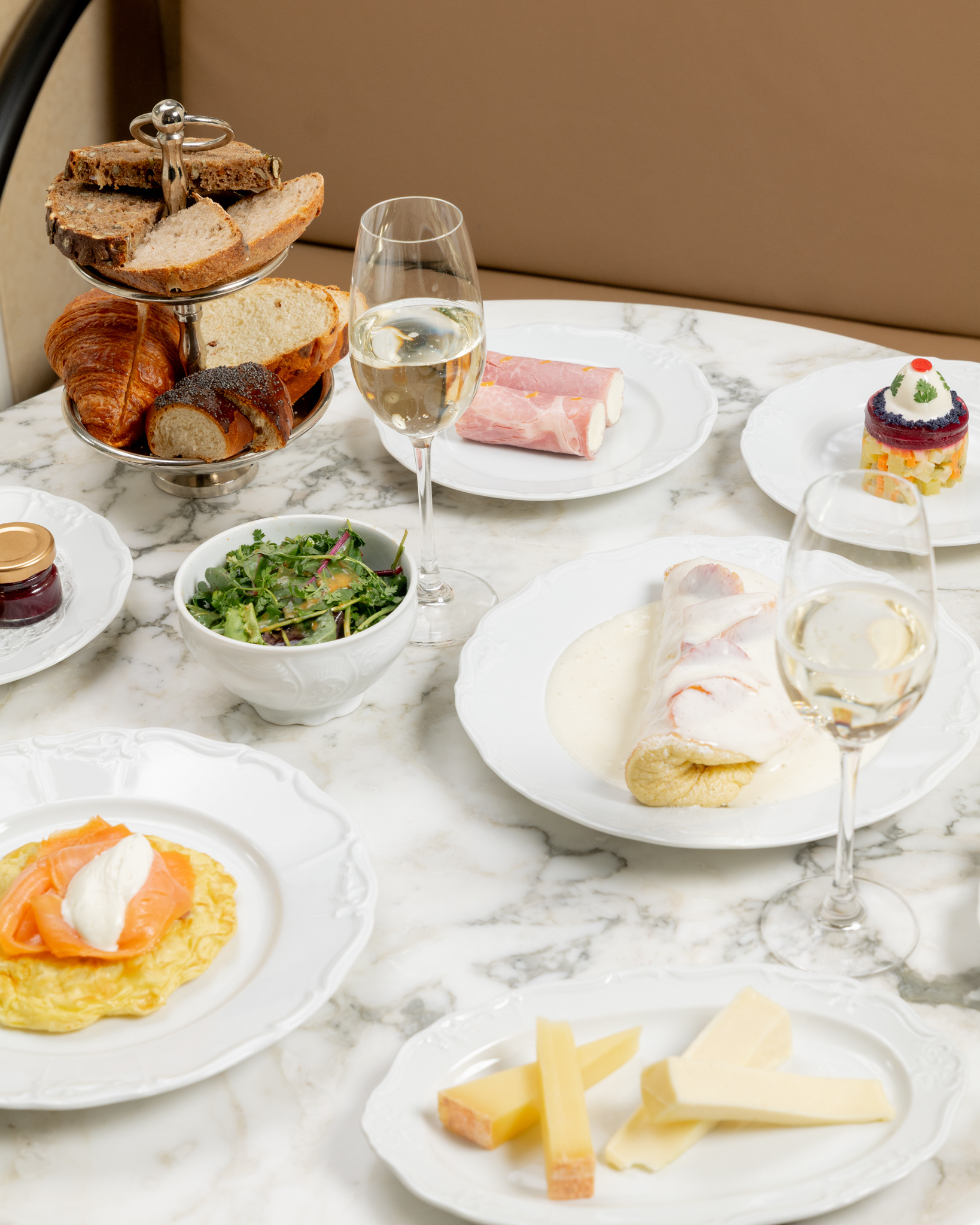 Velikonoční brunch u Myšáka. Šunková rolka, štěpánská omeleta, omeleta s uzeným lososem, ruské vejce