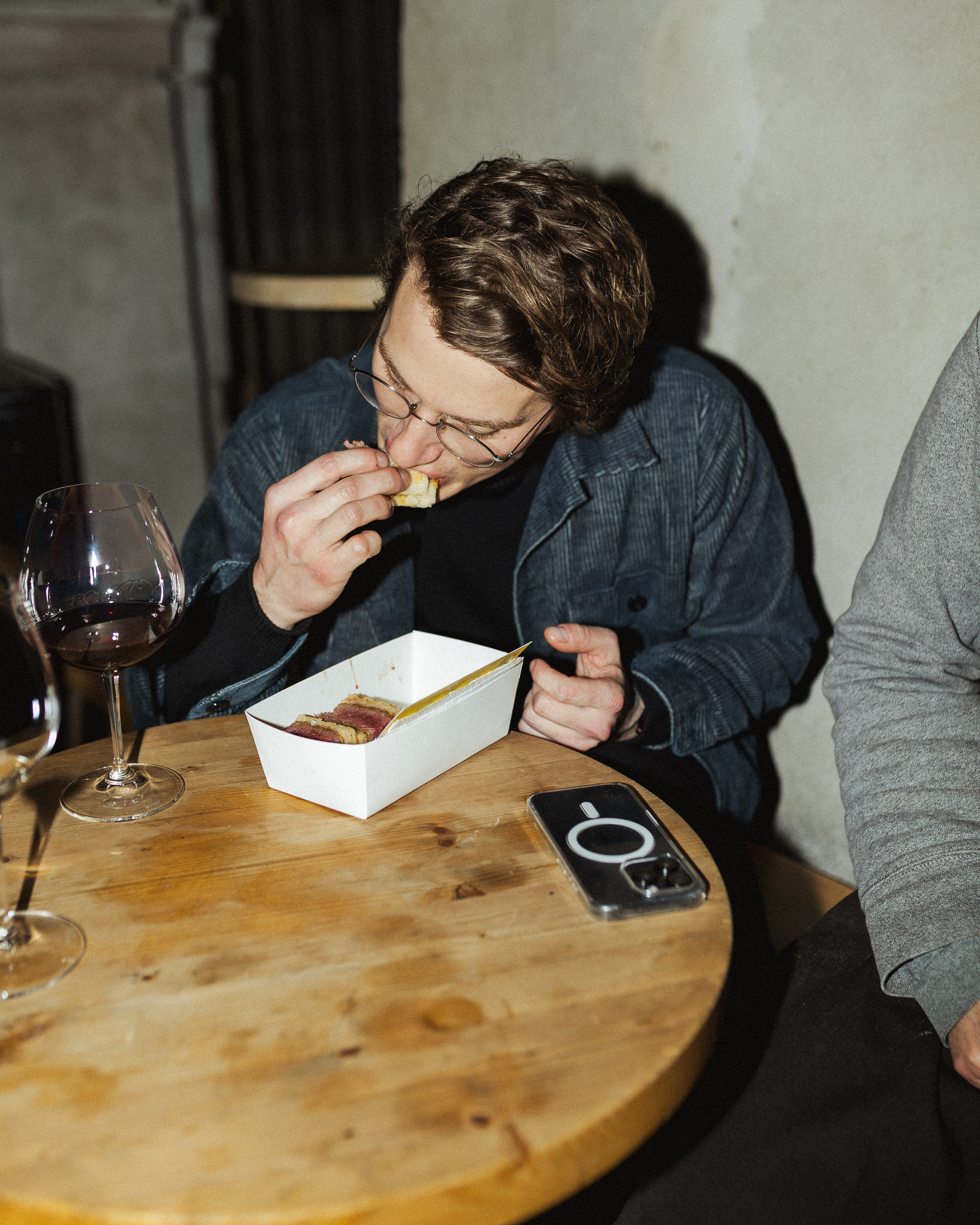 Pop-up wagyu vs. přeštík sendvič