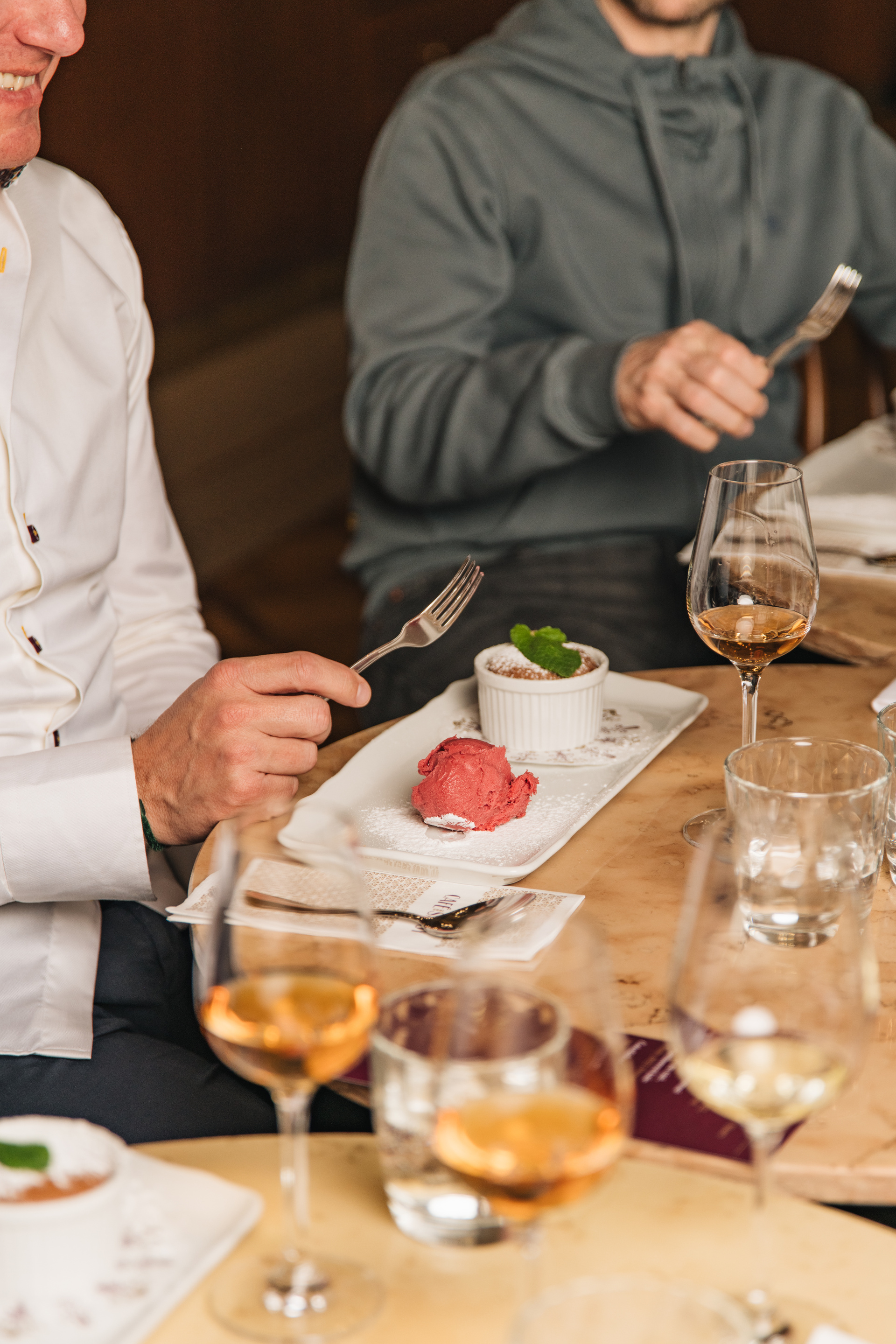 Drůbeží kulinář v Café Savoy, desert, čokoládový dort