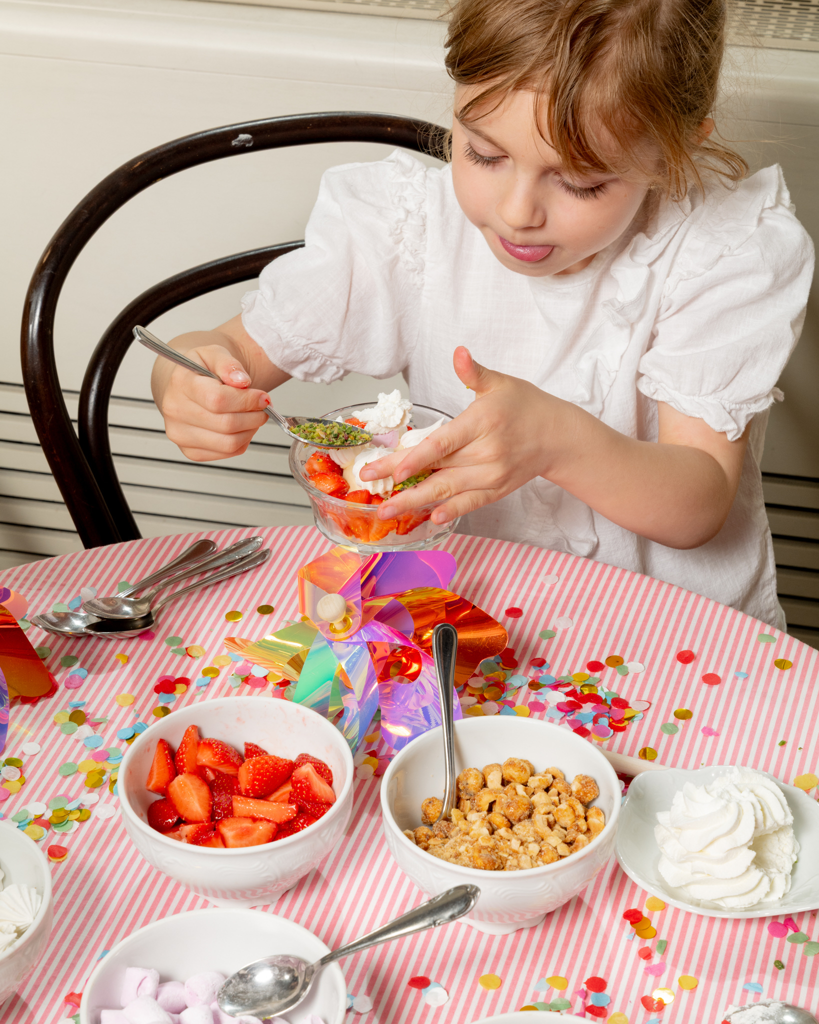Den dětí u Myšáka, zdobení zmrzlinového poháru