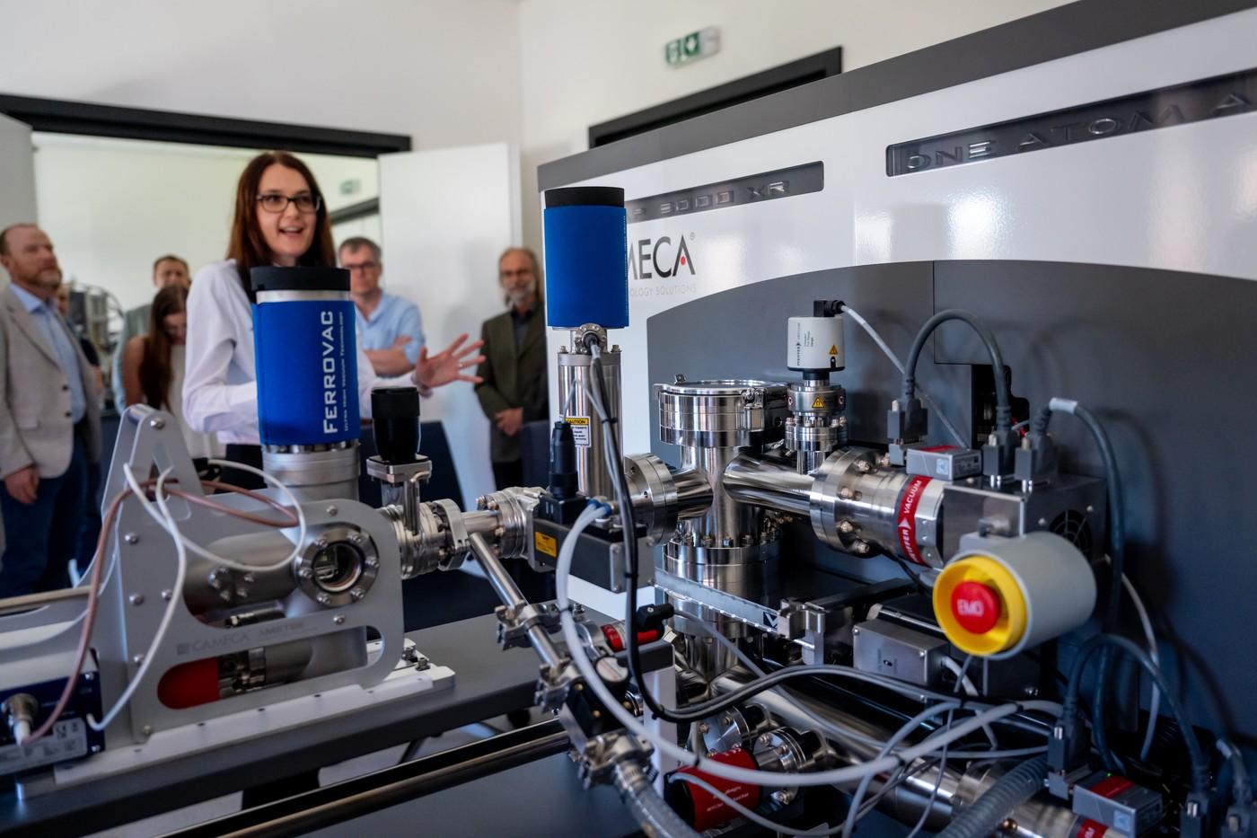 Otevření laboratoře tomografie s atomární sondou, první laboratoře tohoto druhu v zemích střední a východní Evropy.