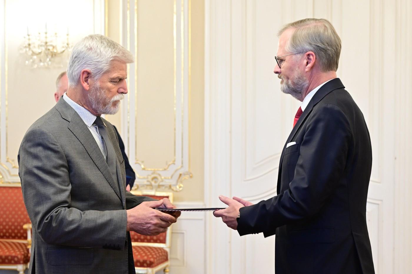 Prezident Pavel přebírá od premiéra Fialy demisi jeho vlády