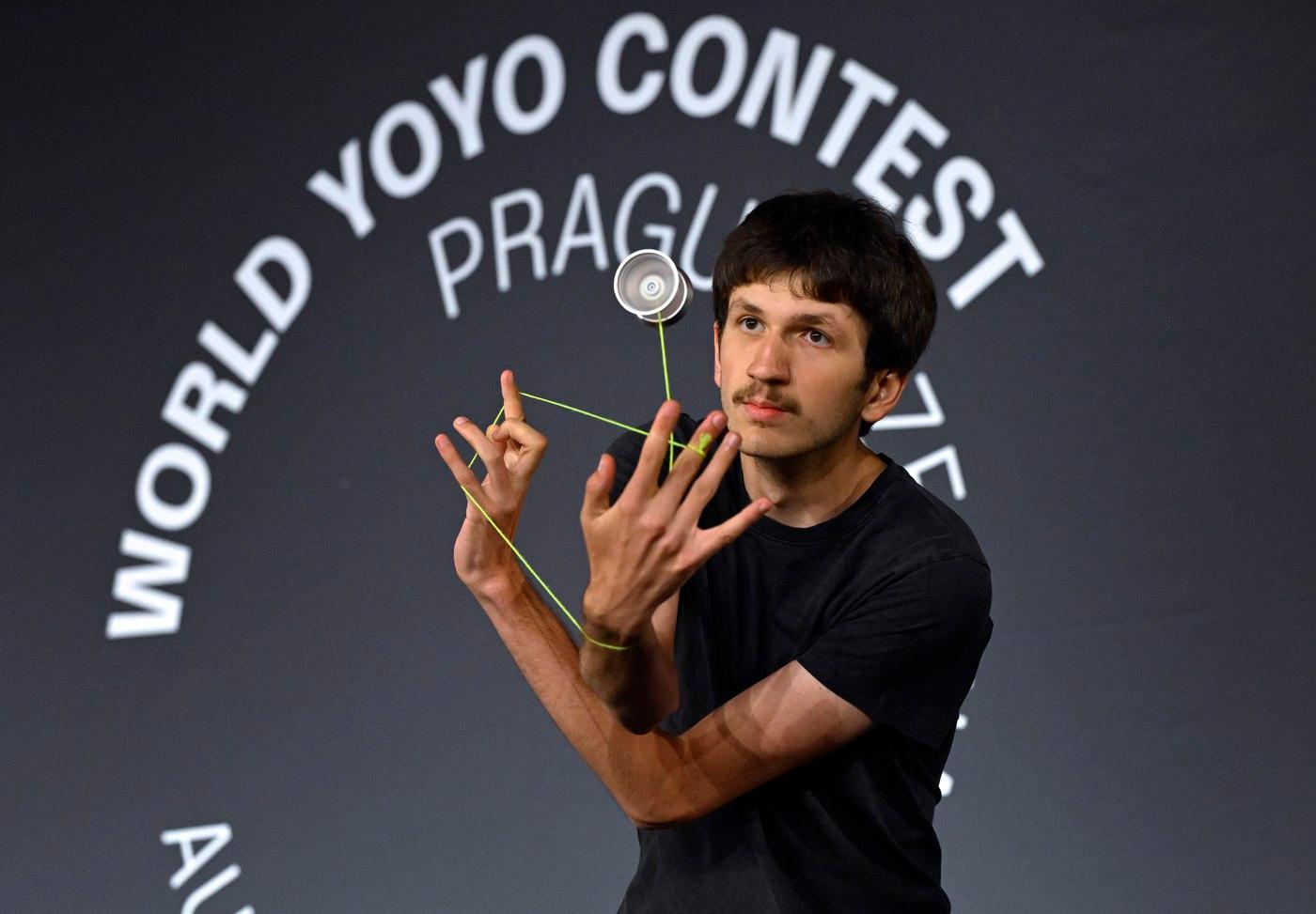 Mistrovství světa v jojování začalo 7. srpna 2025 v Praze. Zástupce České republiky Jakub Dolejš.