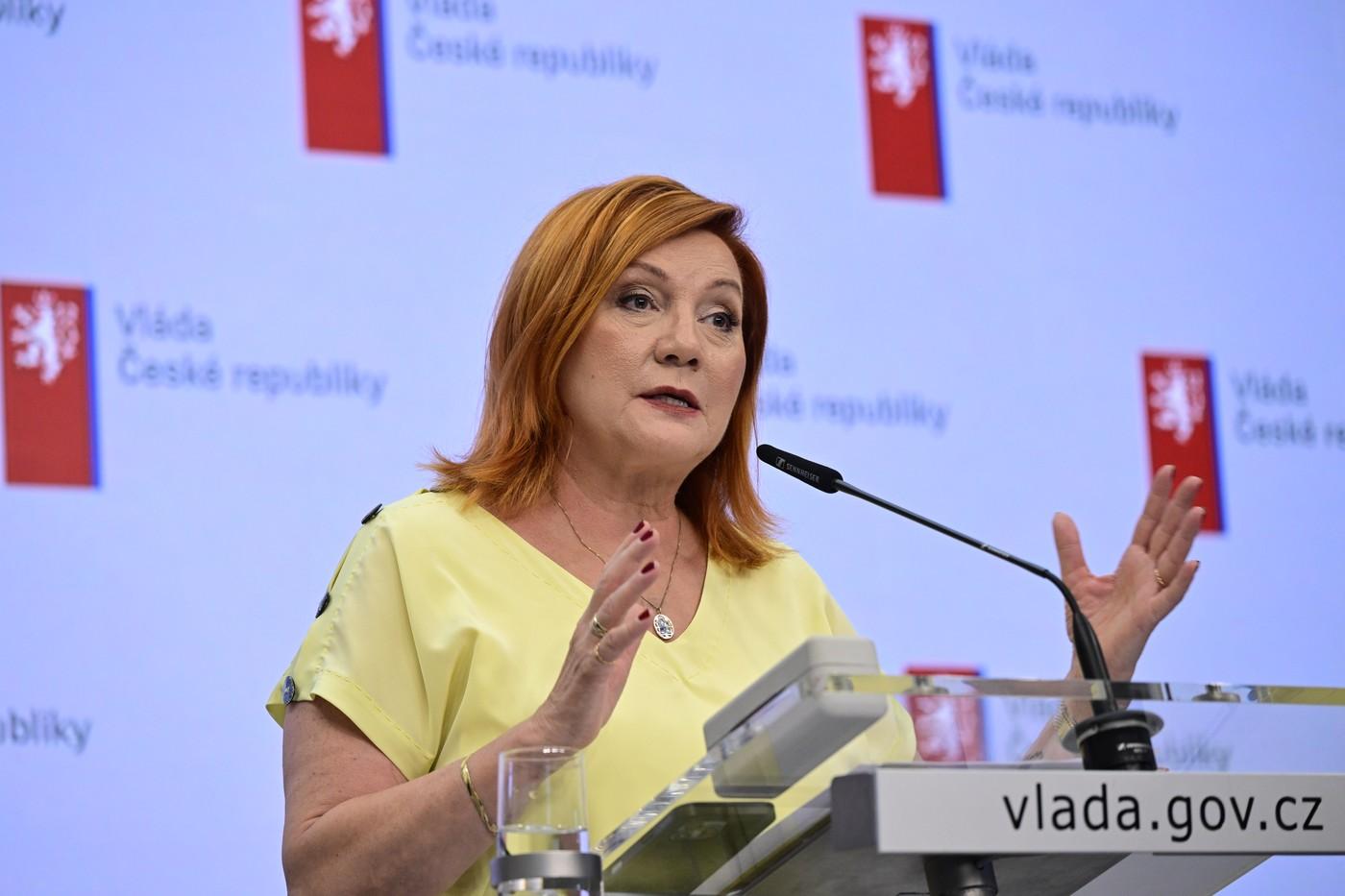 Ministryně financí Alena Schillerová (ANO) na tiskové konferenci po zasedání vlády Ministryně financí Alena Schillerová (ANO) na tiskové konferenci po zasedání vlády