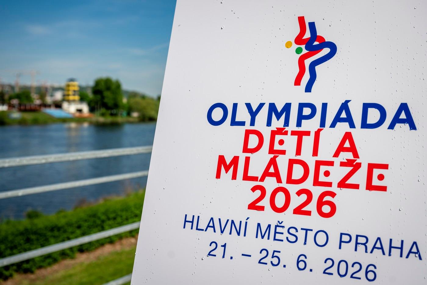 Tisková konference k Olympiádě dětí a mládeže 2026 (ODM), 28. dubna 2025, Praha. Představeno bylo logo ODM od studentky Vyšší odborné školy a Střední umělecké školy Václava Hollara Rózy Palety.