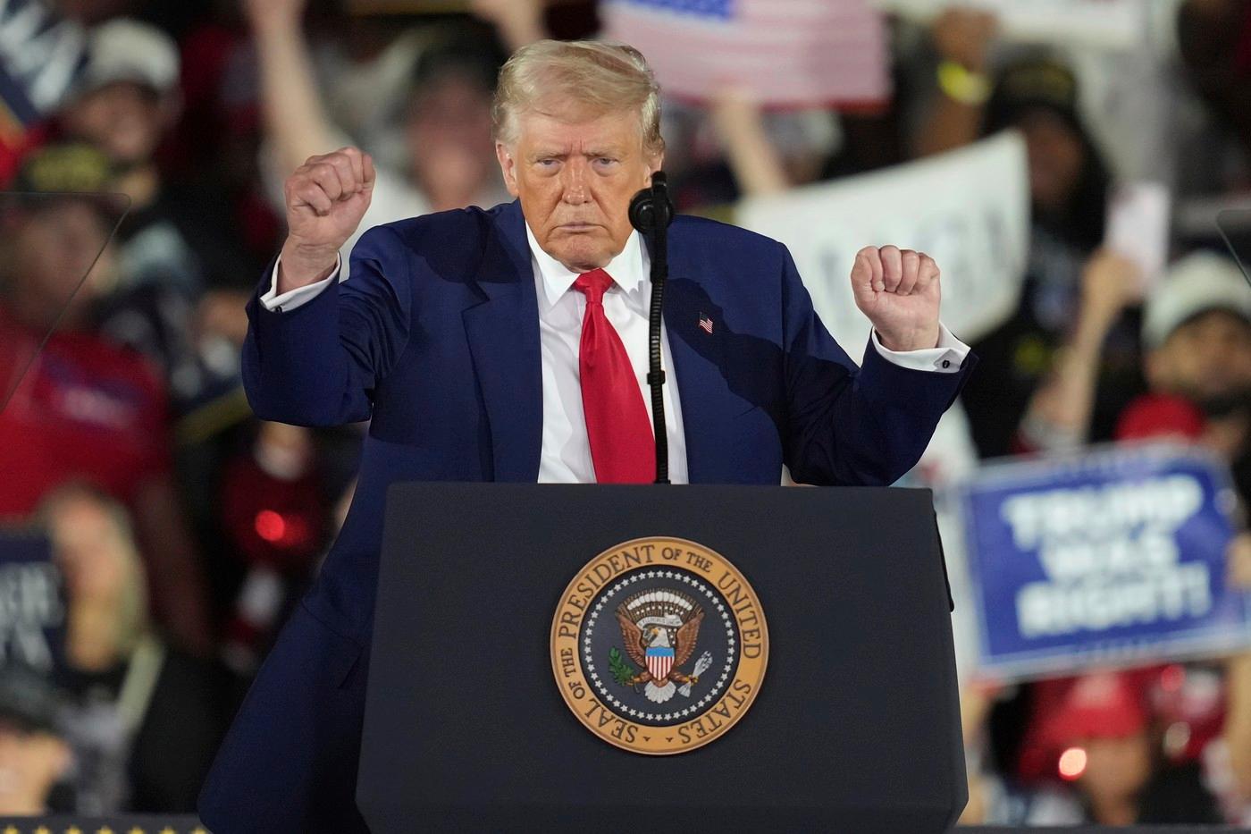 Donald Trump před svými příznivci