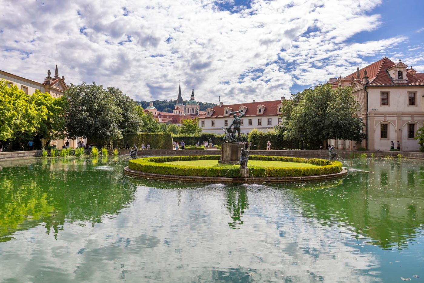 Senát Parlamentu České republiky, horní komora Parlamentu, Valdštejnský palác a zahrada Senát Parlamentu České republiky, horní komora Parlamentu, Valdštejnský palác a zahrada