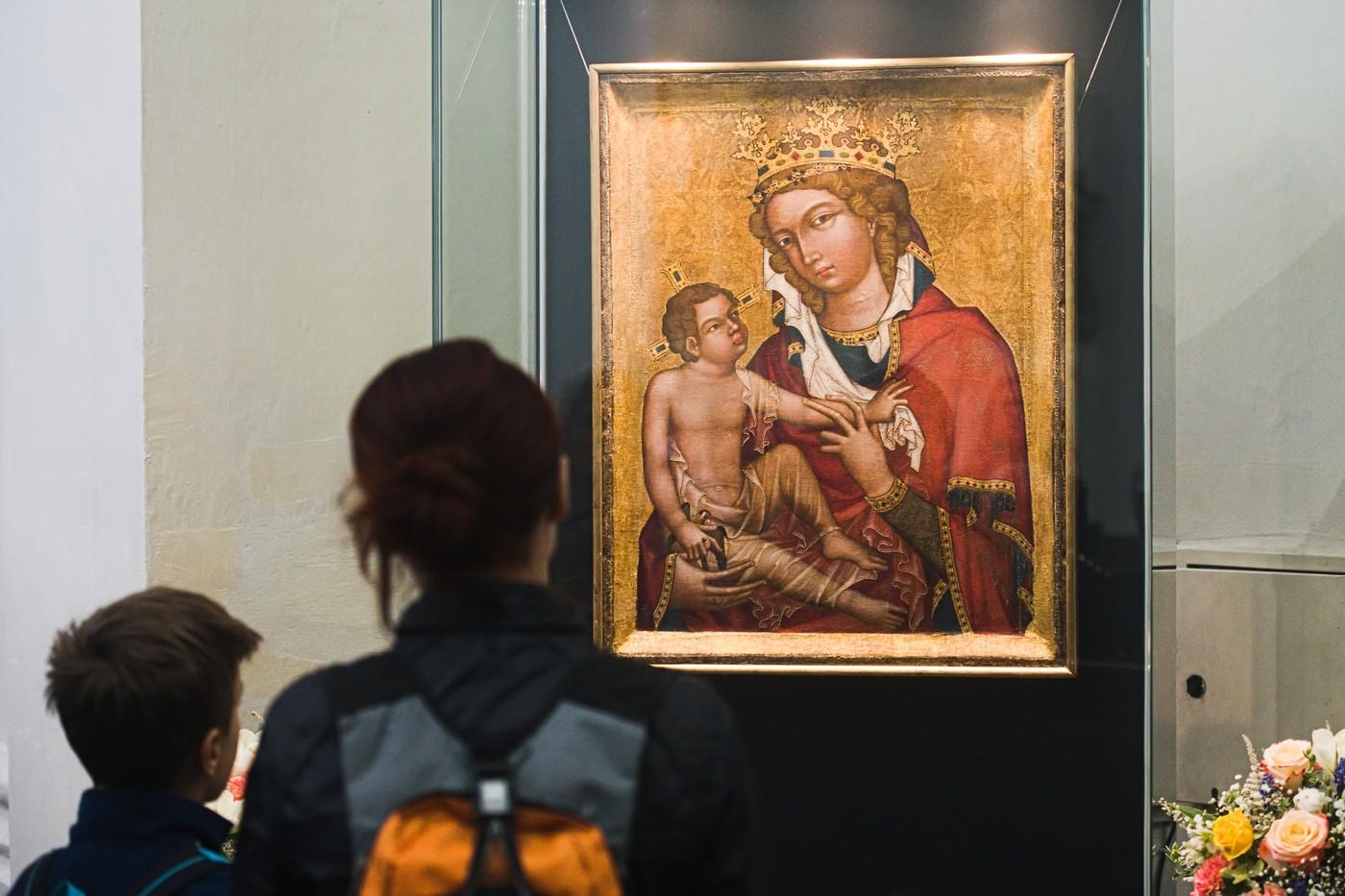 Farnost Veverská Bítýška vystavila gotický obraz Madona z Veveří v kostele sv. Jakuba ve Veverské Bítýšce na Brněnsku.