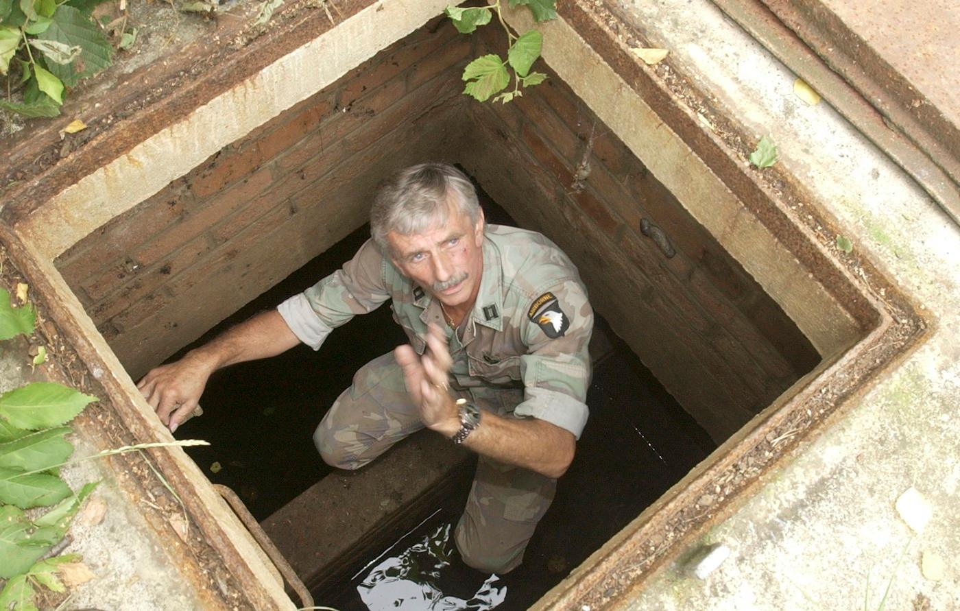 V Praze dnes zemřel zřejmě nejznámější český hledač pokladů Josef Mužík (na archivním snímku z 26.07.2002). Bylo mu 76 let. ČTK to řekl Pavel Kotrba ze spolku Lokace arteafaktů, jehož byl Mužík čestným předsedou, a potvrdil Mužíkův syn Augustin. V Praze dnes zemřel zřejmě nejznámější český hledač pokladů Josef Mužík (na archivním snímku z 26.07.2002). Bylo mu 76 let. ČTK to řekl Pavel Kotrba ze spolku Lokace arteafaktů, jehož byl Mužík čestným předsedou, a potvrdil Mužíkův syn Augustin.