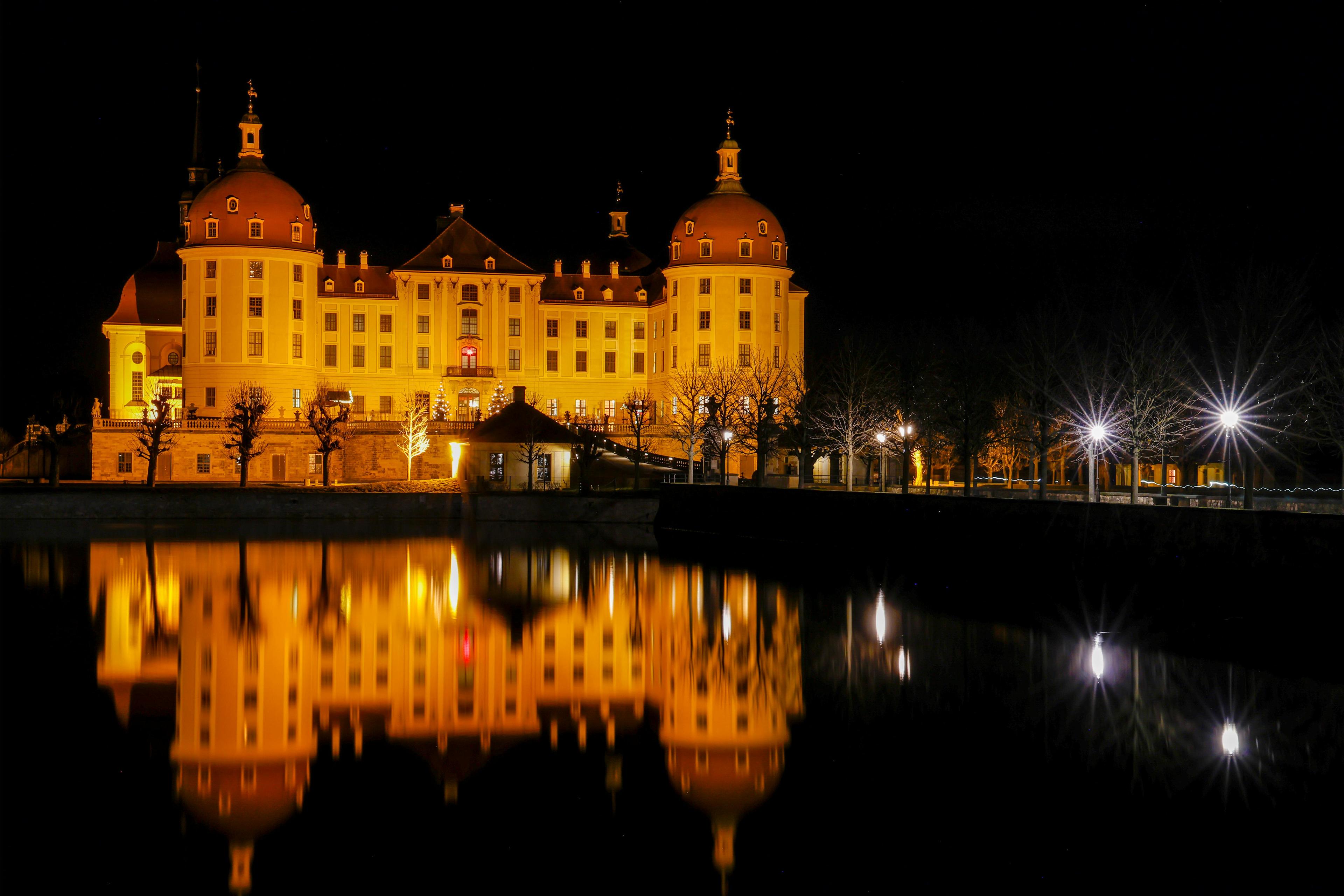 Zámek Moritzburg nedaleko Drážďan, kde se film Tři oříšky pro Popelku také natáčel