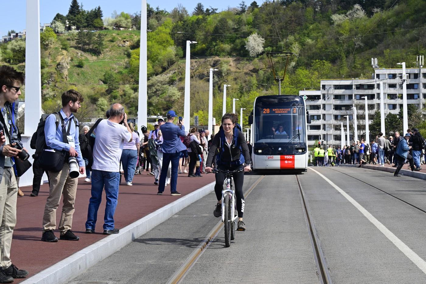 Slavnostní otevření Dvoreckého mostu.
