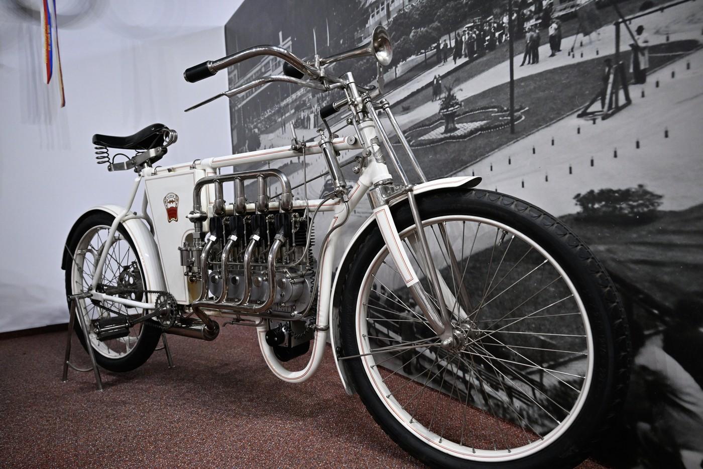 motocykl Laurin & Klement CCCC z roku 1904
