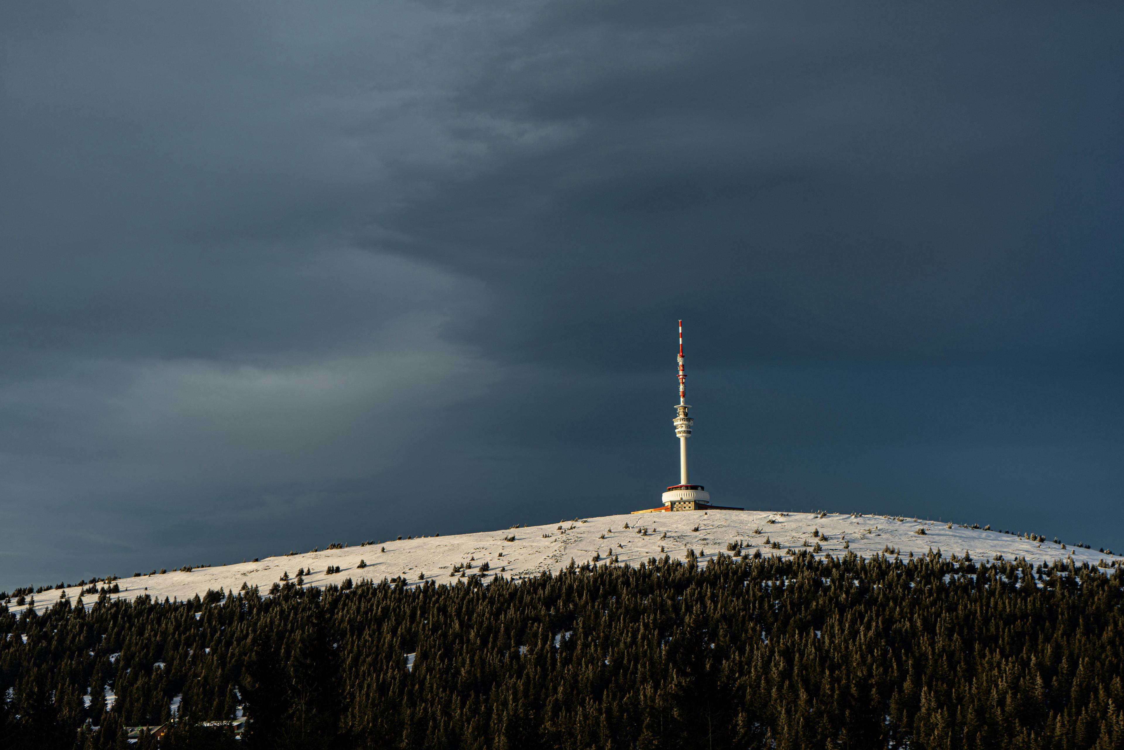 Pohled na horu Praděd v zimě. Tam bude stát i nová socha ochránce a vládce Praděda Pohled na horu Praděd v zimě. Tam bude stát i nová socha ochránce a vládce Praděda