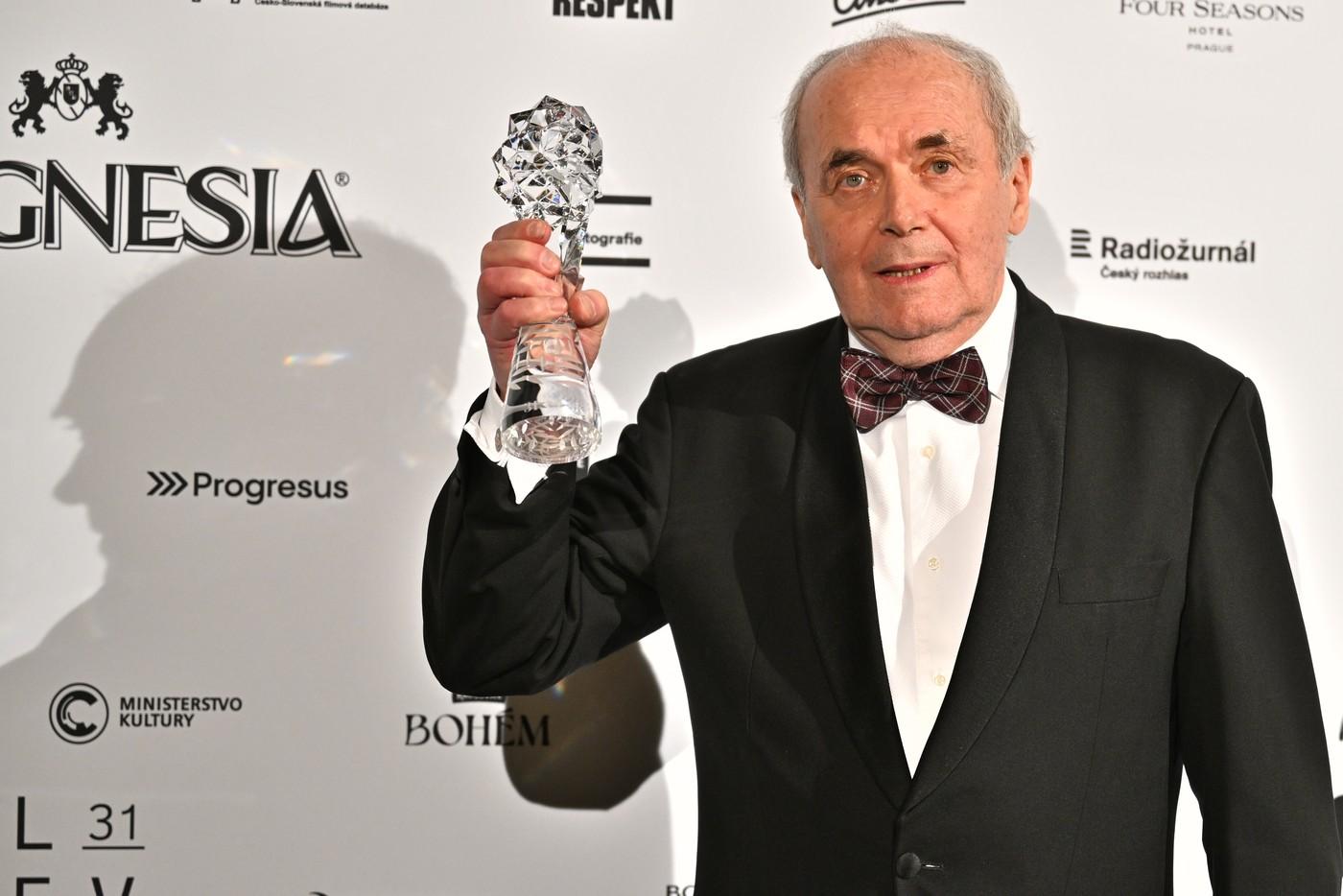 V noci na 8. června 2025 zemřel ve věku 82 let kameraman Vladimír Smutný (na snímku z 9. března 2024). Držitel osmi Českých lvů a dalších cen odešel v rodinném kruhu,sdělil ČTK Jan Svěrák. V noci na 8. června 2025 zemřel ve věku 82 let kameraman Vladimír Smutný (na snímku z 9. března 2024). Držitel osmi Českých lvů a dalších cen odešel v rodinném kruhu,sdělil ČTK Jan Svěrák.