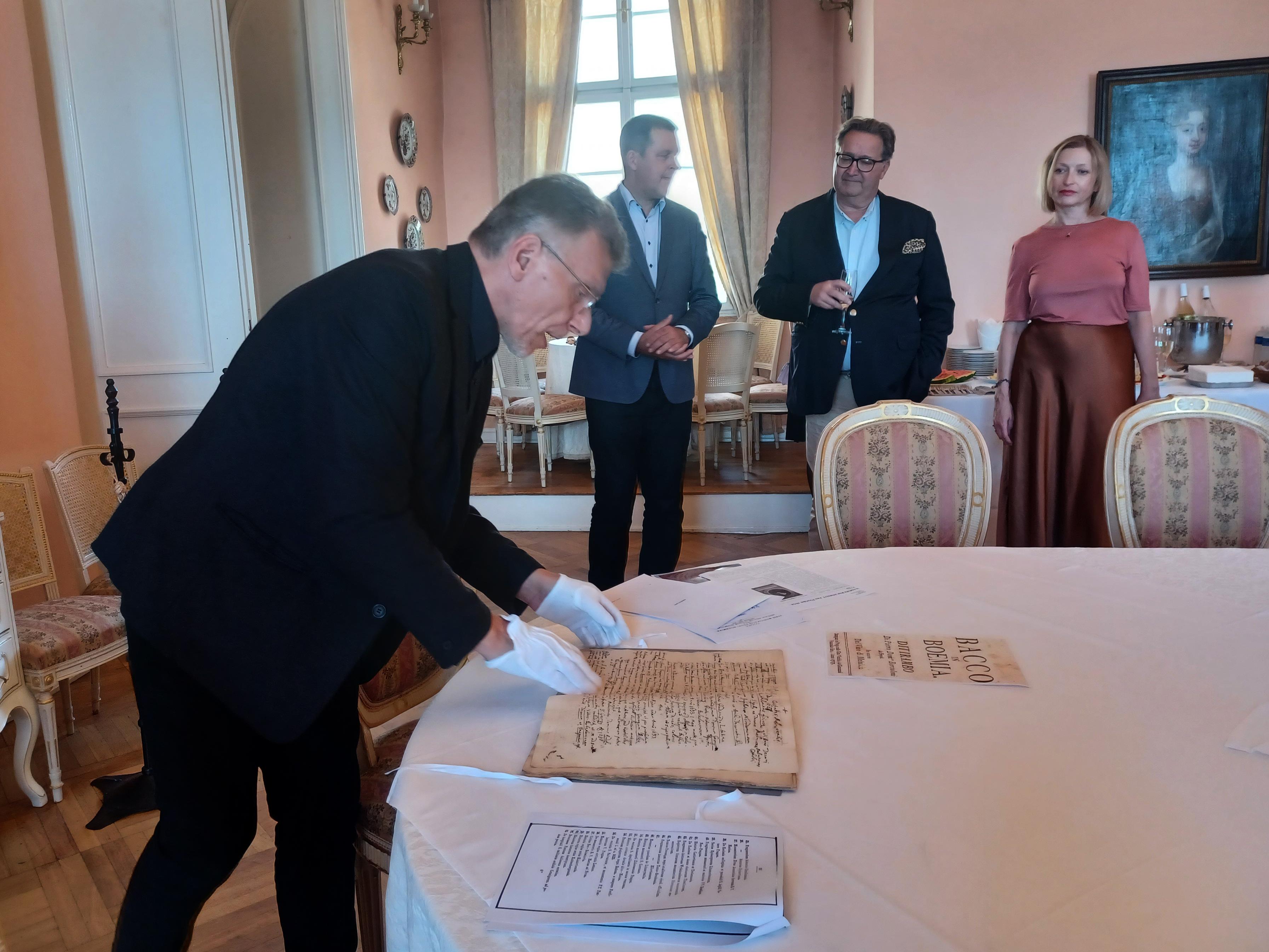 Prezentace rukopisu dějin Mělníka od významného barokního historika Jana Floriána Hammerschmidta, který byl považován za nedochovaný, 20.června 2025, Mělník. Prezentace rukopisu dějin Mělníka od významného barokního historika Jana Floriána Hammerschmidta, který byl považován za nedochovaný, 20.června 2025, Mělník.