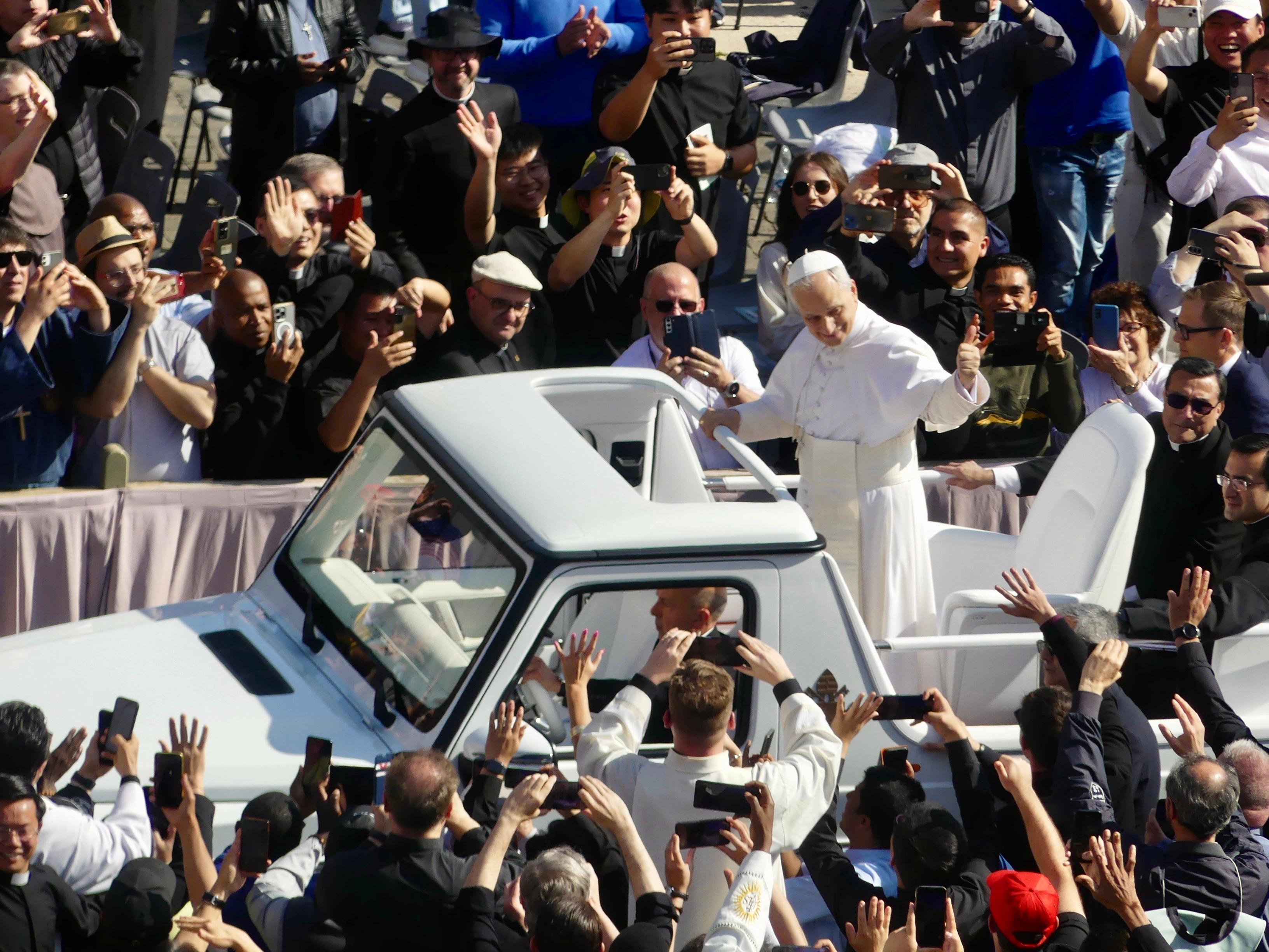 Papež Lev XIV. předsedá inaugurační mši. 18. května 2025, náměstí svatého Petra, Vatikán,