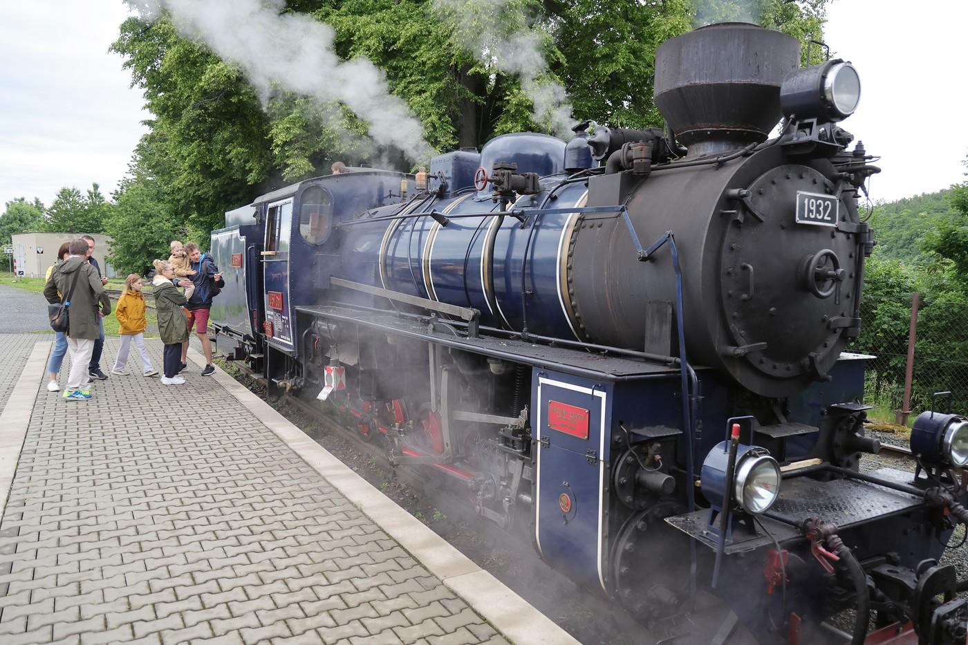 Výjezd prvního parního vlaku v letní sezoně na Osoblažské úzkokolejce, 7. června 2025, Třemešná, Bruntálsko. Zároveň se otevírá nová Hotzenplotzova stezka pro děti.