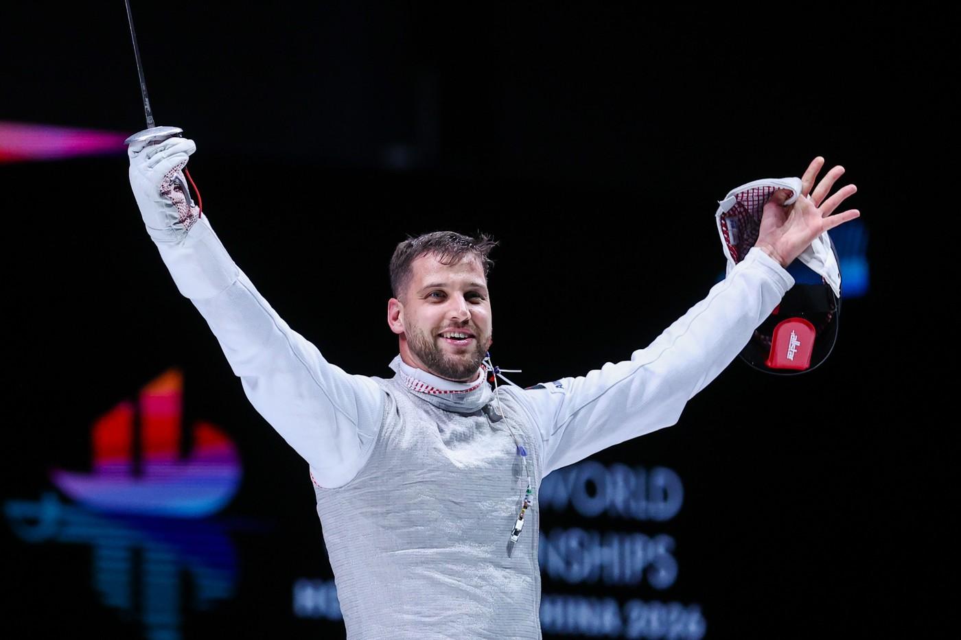 Alexander Choupenitch z České republiky soutěží v individuální soutěži mužů ve fleretu na mistrovství světa v šermu Kerry 2026